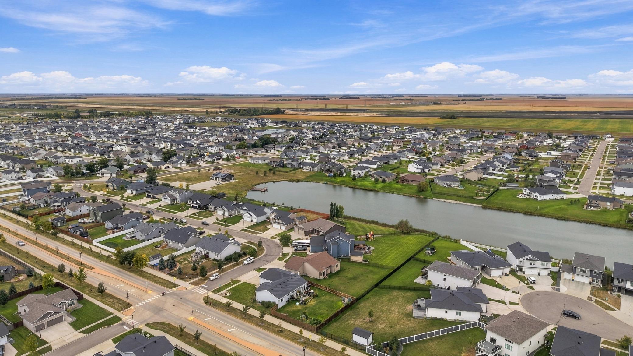 2014 single family home for sale at 2302 10th Street W in West Fargo, ND — 4 bed, 3 bath (photo 54 of 62)