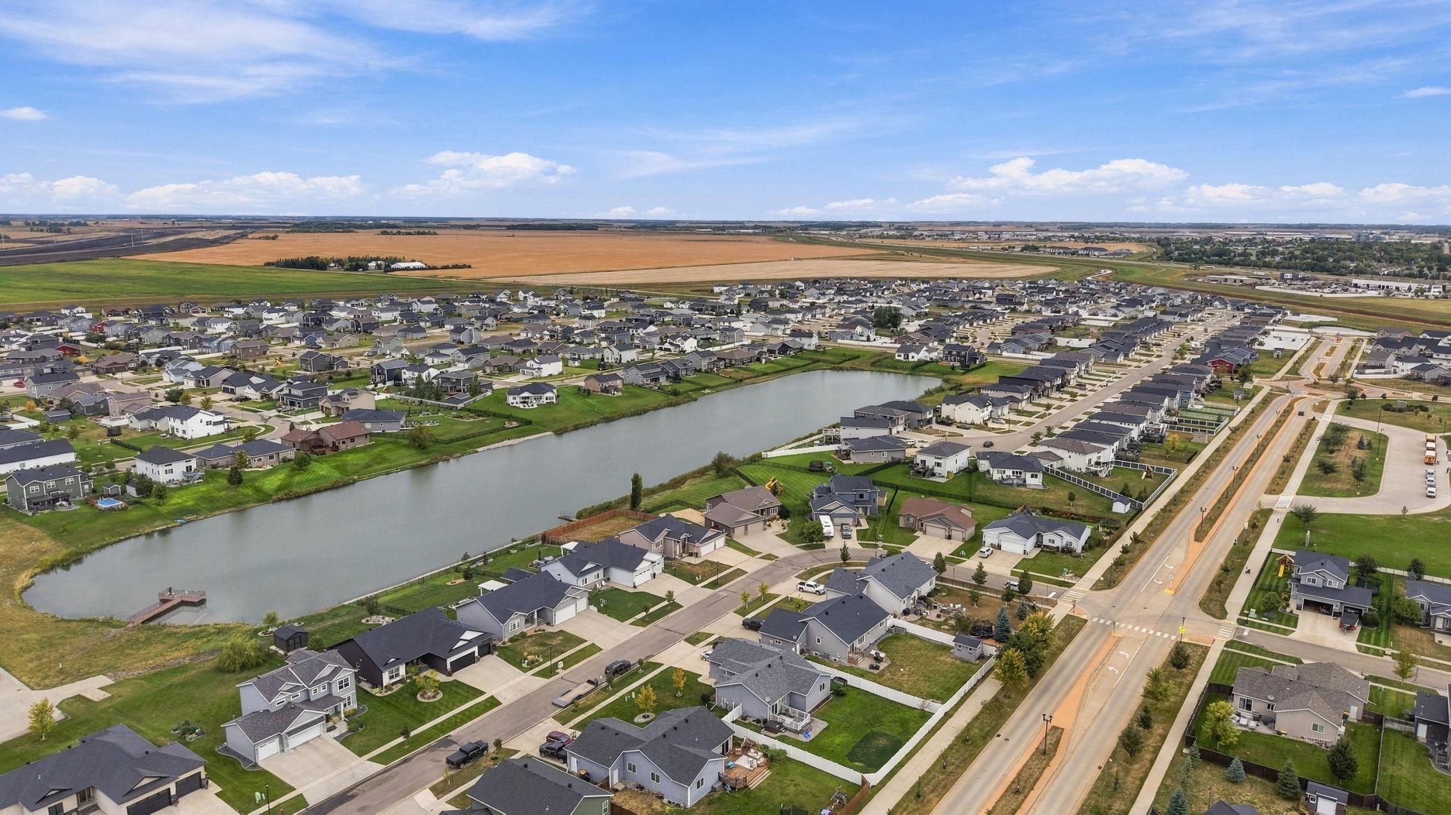 2014 single family home for sale at 2302 10th Street W in West Fargo, ND — 4 bed, 3 bath (photo 55 of 62)