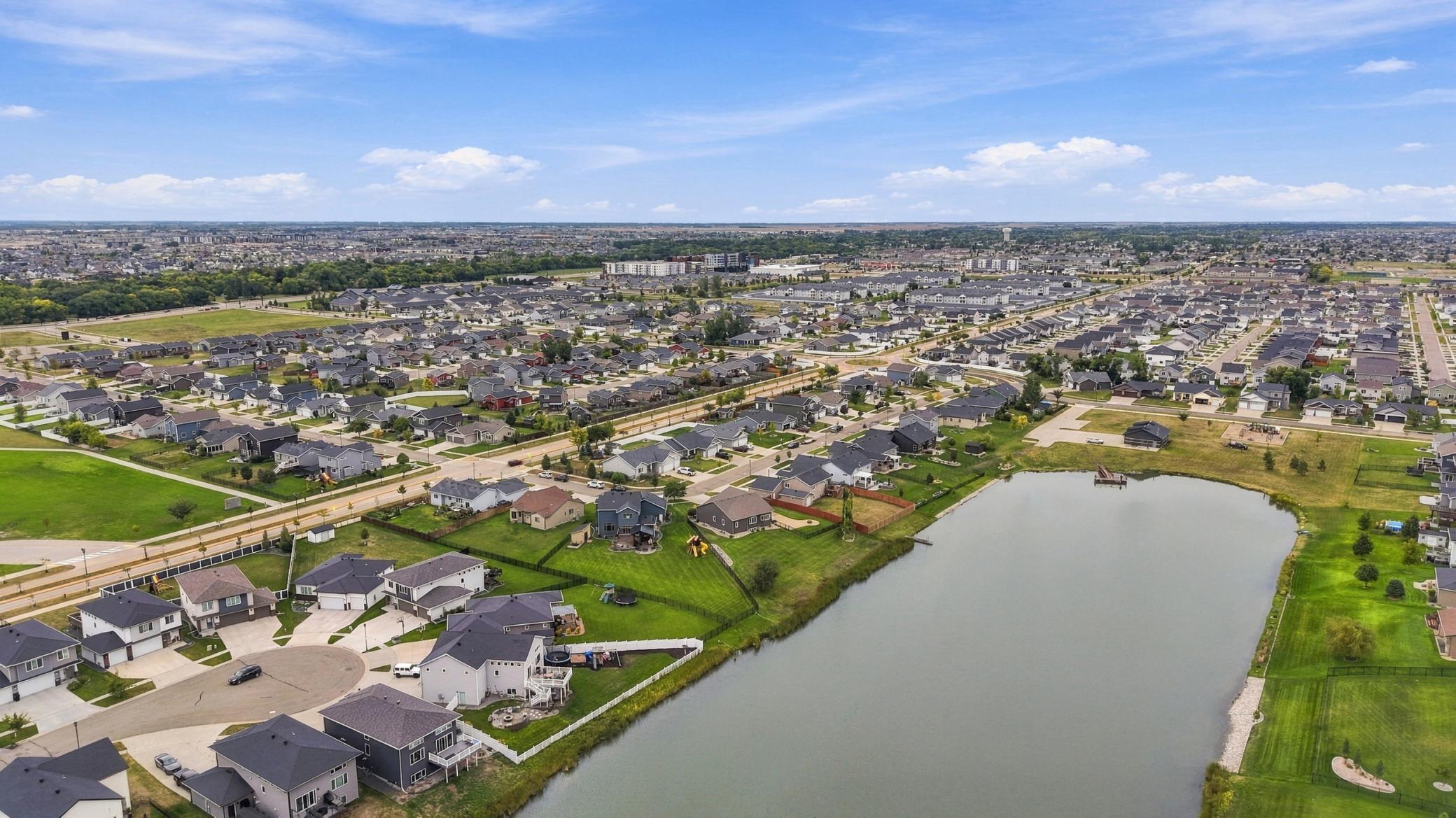 2014 single family home for sale at 2302 10th Street W in West Fargo, ND — 4 bed, 3 bath (photo 56 of 62)