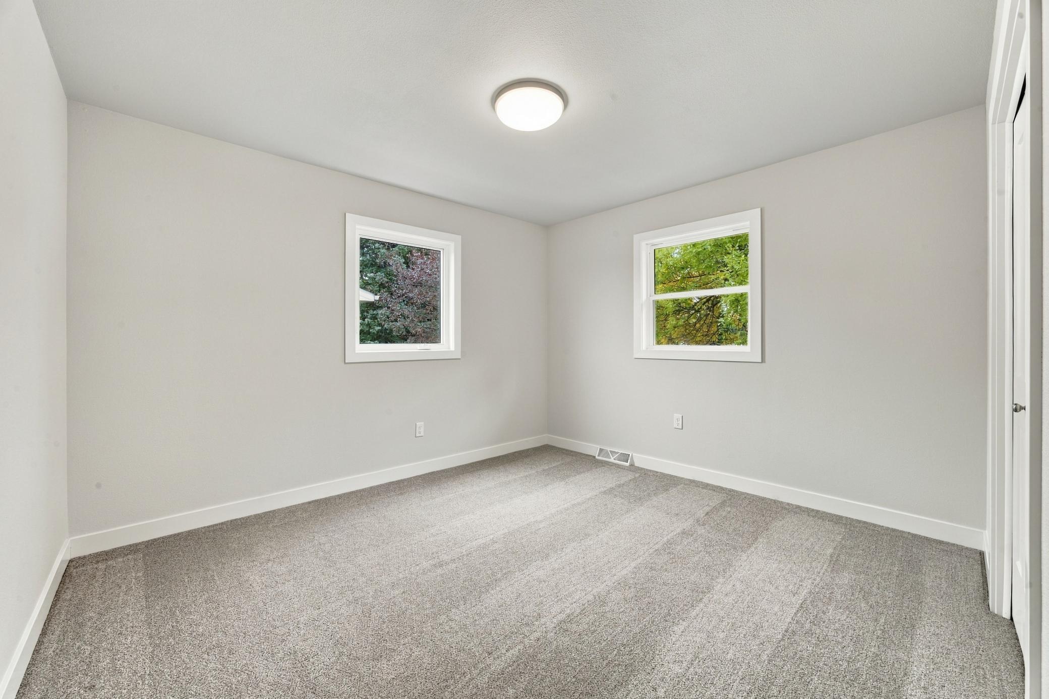 1967 single family home for sale at 1729 17th Street S in Fargo, ND — 4 bed, 2 bath (photo 11 of 31)