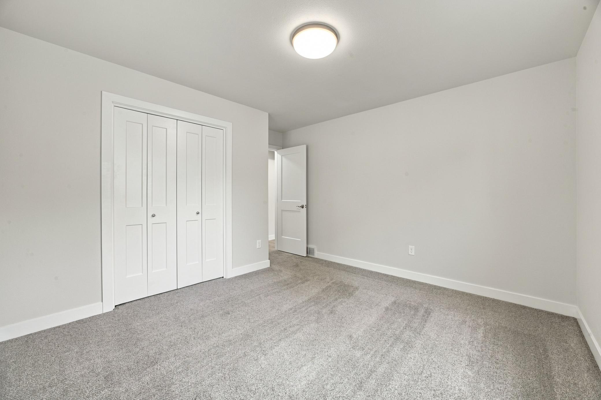 1967 single family home for sale at 1729 17th Street S in Fargo, ND — 4 bed, 2 bath (photo 12 of 31)