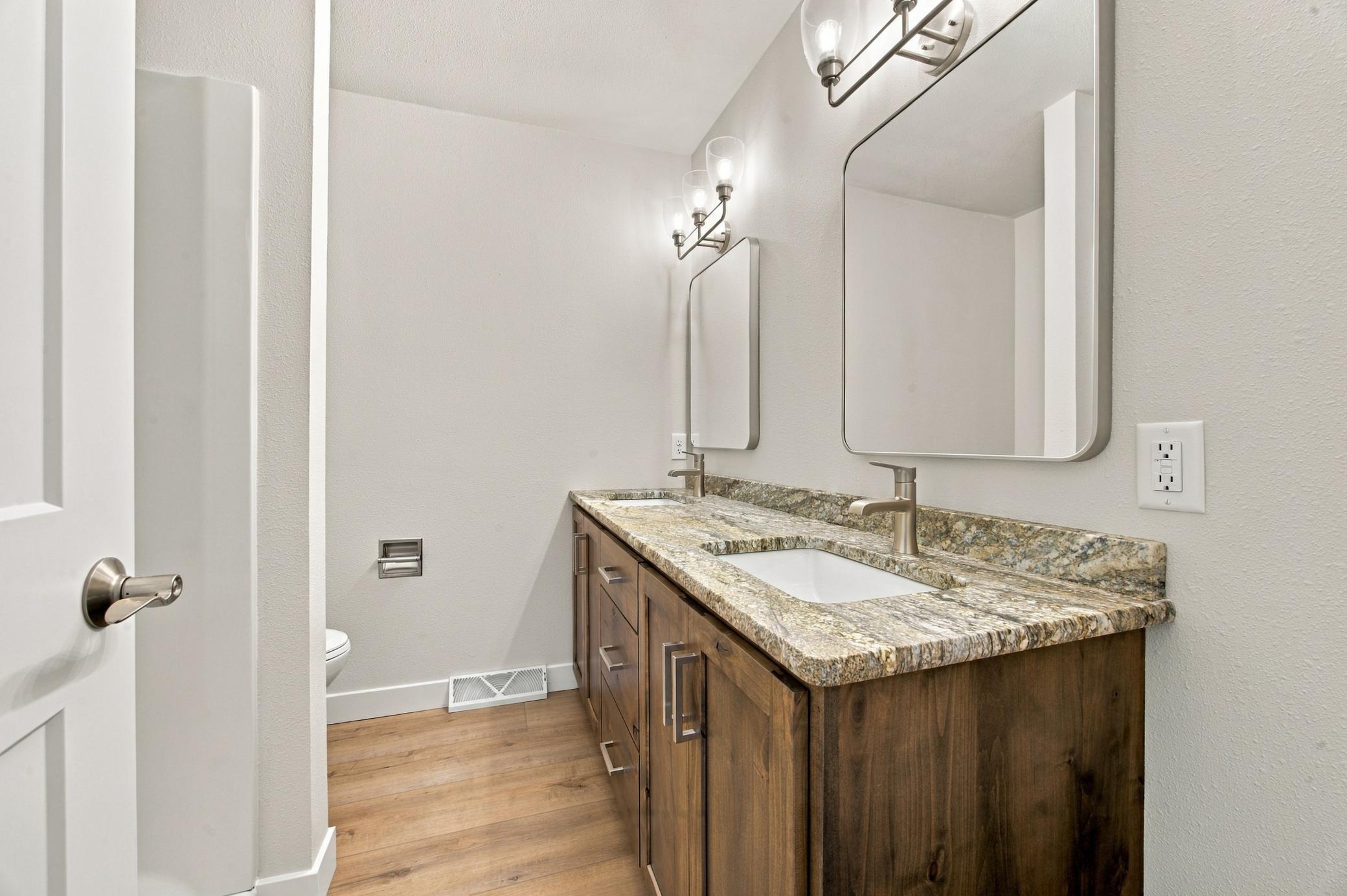 1967 single family home for sale at 1729 17th Street S in Fargo, ND — 4 bed, 2 bath (photo 13 of 31)