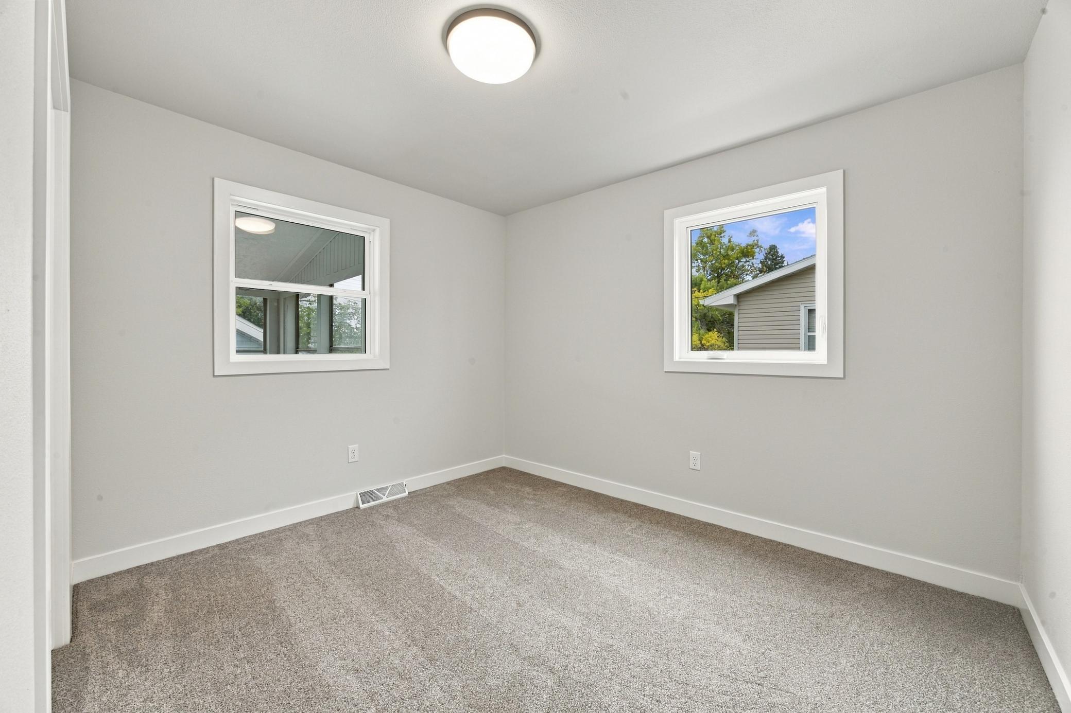 1967 single family home for sale at 1729 17th Street S in Fargo, ND — 4 bed, 2 bath (photo 14 of 31)