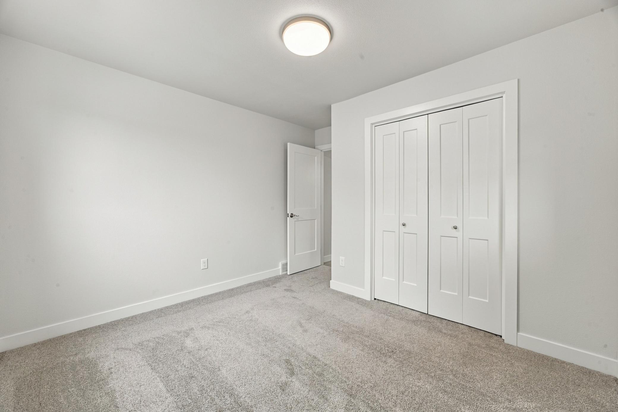 1967 single family home for sale at 1729 17th Street S in Fargo, ND — 4 bed, 2 bath (photo 15 of 31)