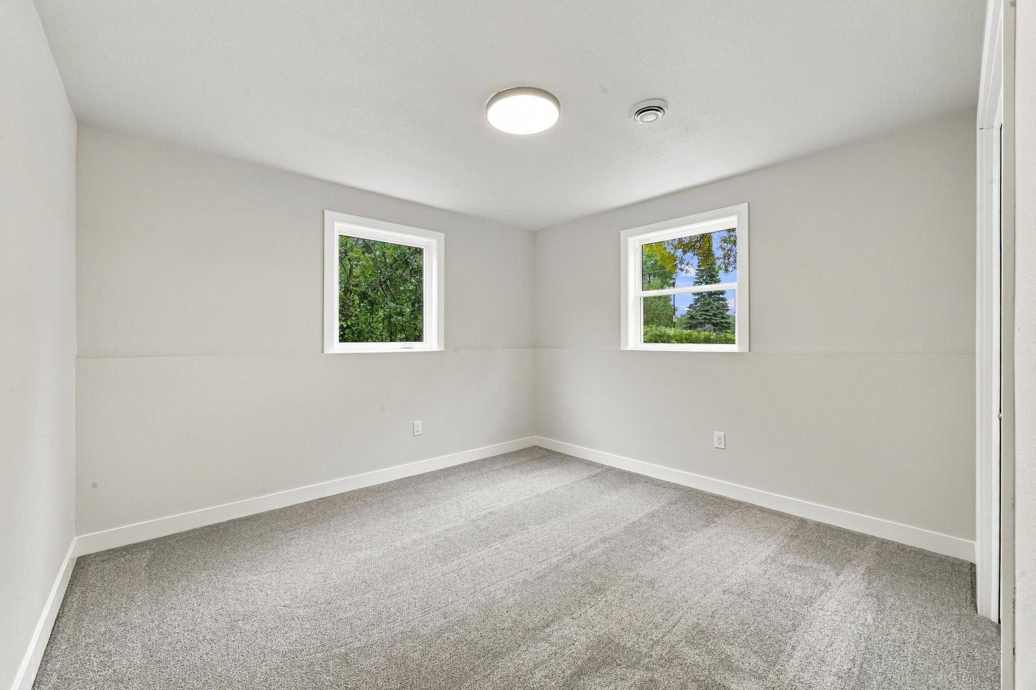 1967 single family home for sale at 1729 17th Street S in Fargo, ND — 4 bed, 2 bath (photo 17 of 31)