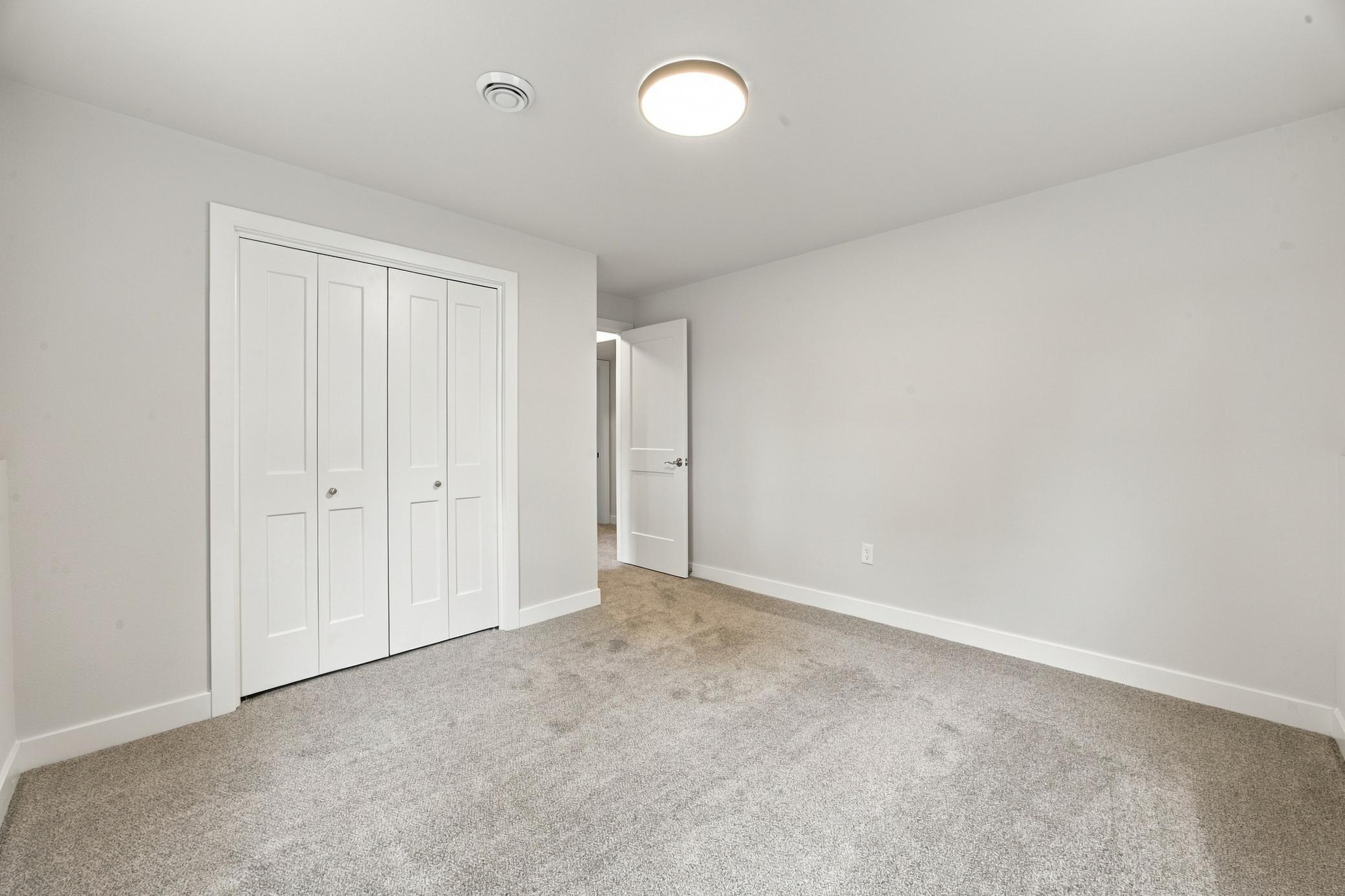 1967 single family home for sale at 1729 17th Street S in Fargo, ND — 4 bed, 2 bath (photo 18 of 31)