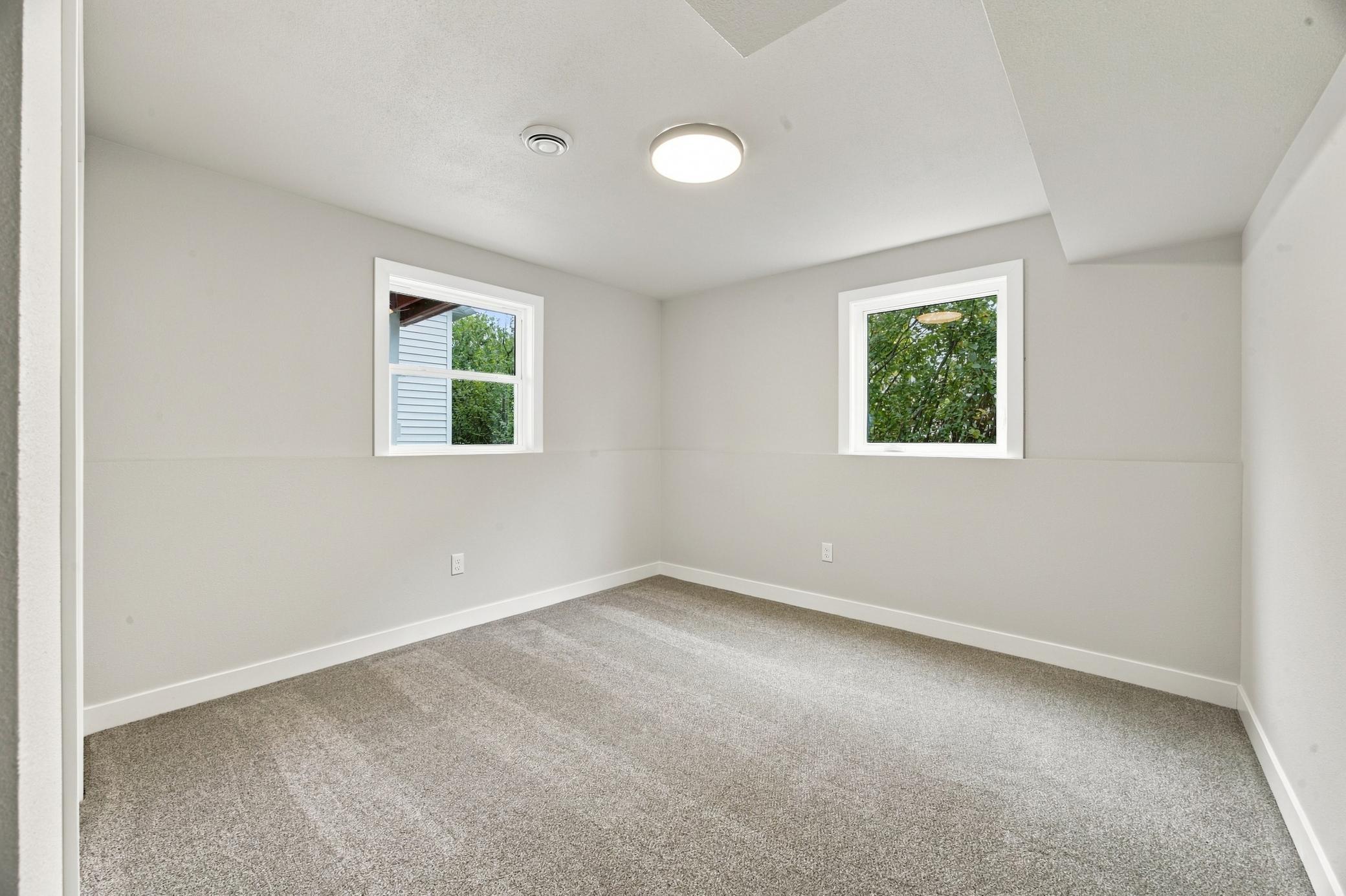 1967 single family home for sale at 1729 17th Street S in Fargo, ND — 4 bed, 2 bath (photo 20 of 31)