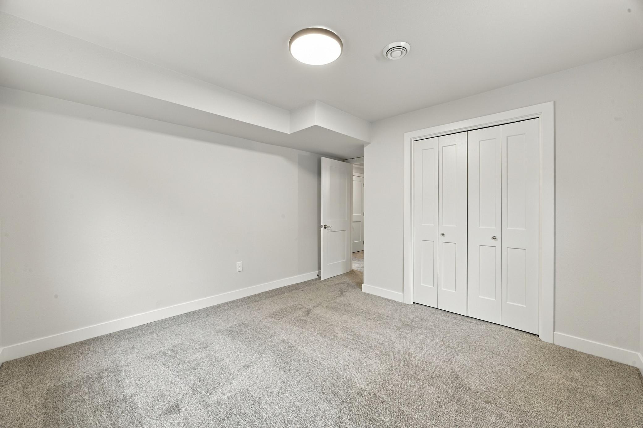1967 single family home for sale at 1729 17th Street S in Fargo, ND — 4 bed, 2 bath (photo 21 of 31)