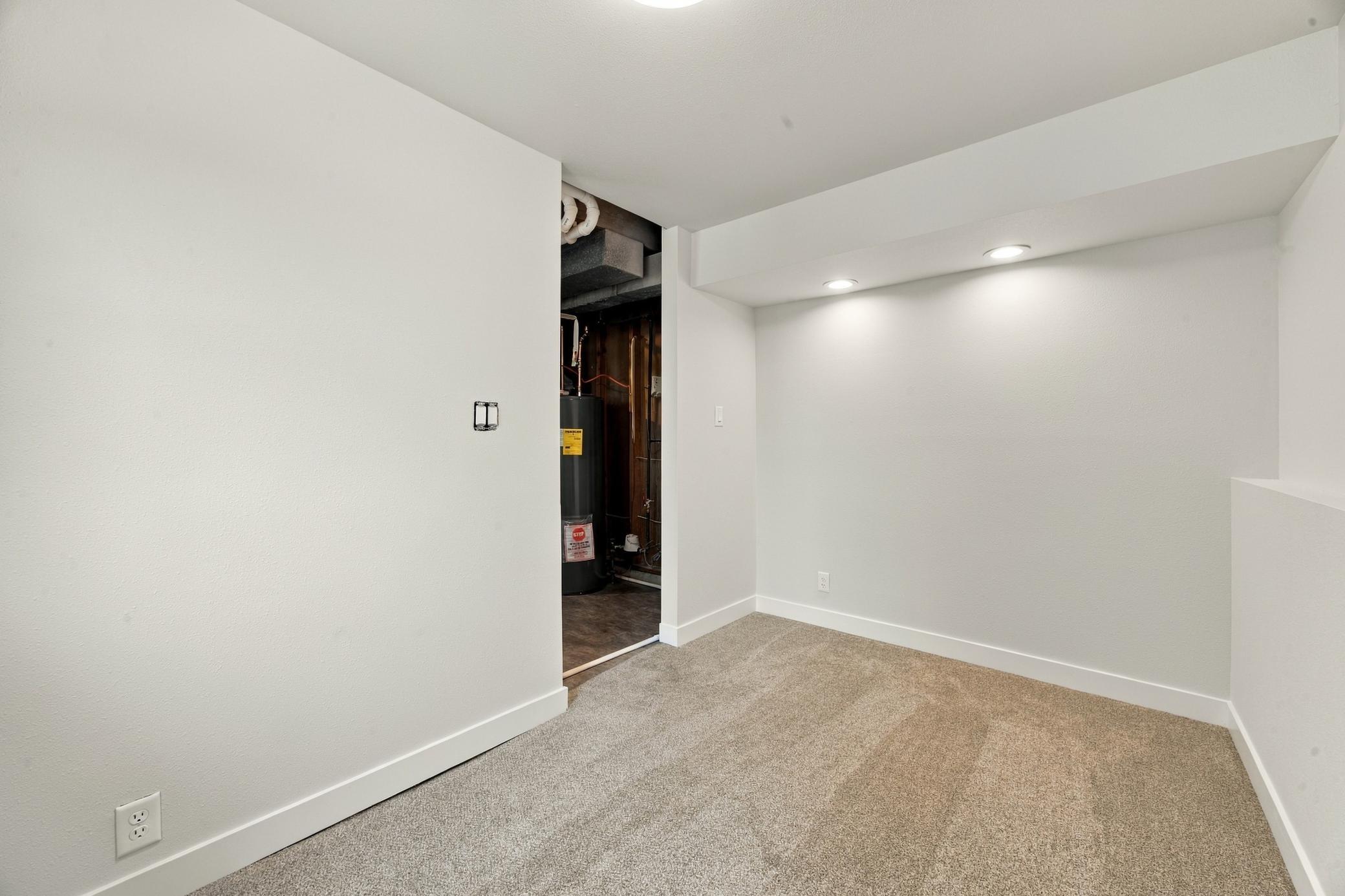 1967 single family home for sale at 1729 17th Street S in Fargo, ND — 4 bed, 2 bath (photo 24 of 31)