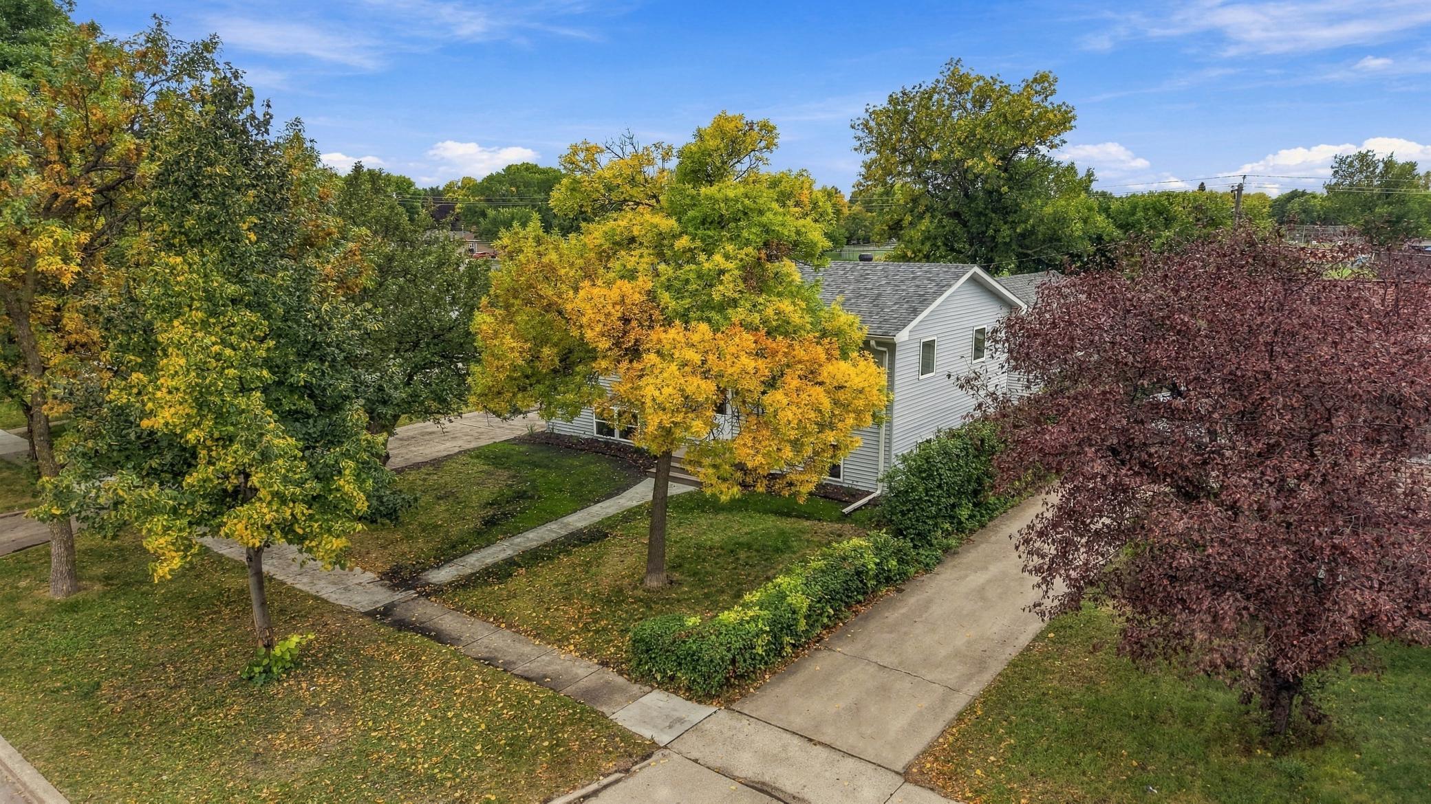 1967 single family home for sale at 1729 17th Street S in Fargo, ND — 4 bed, 2 bath (photo 27 of 31)