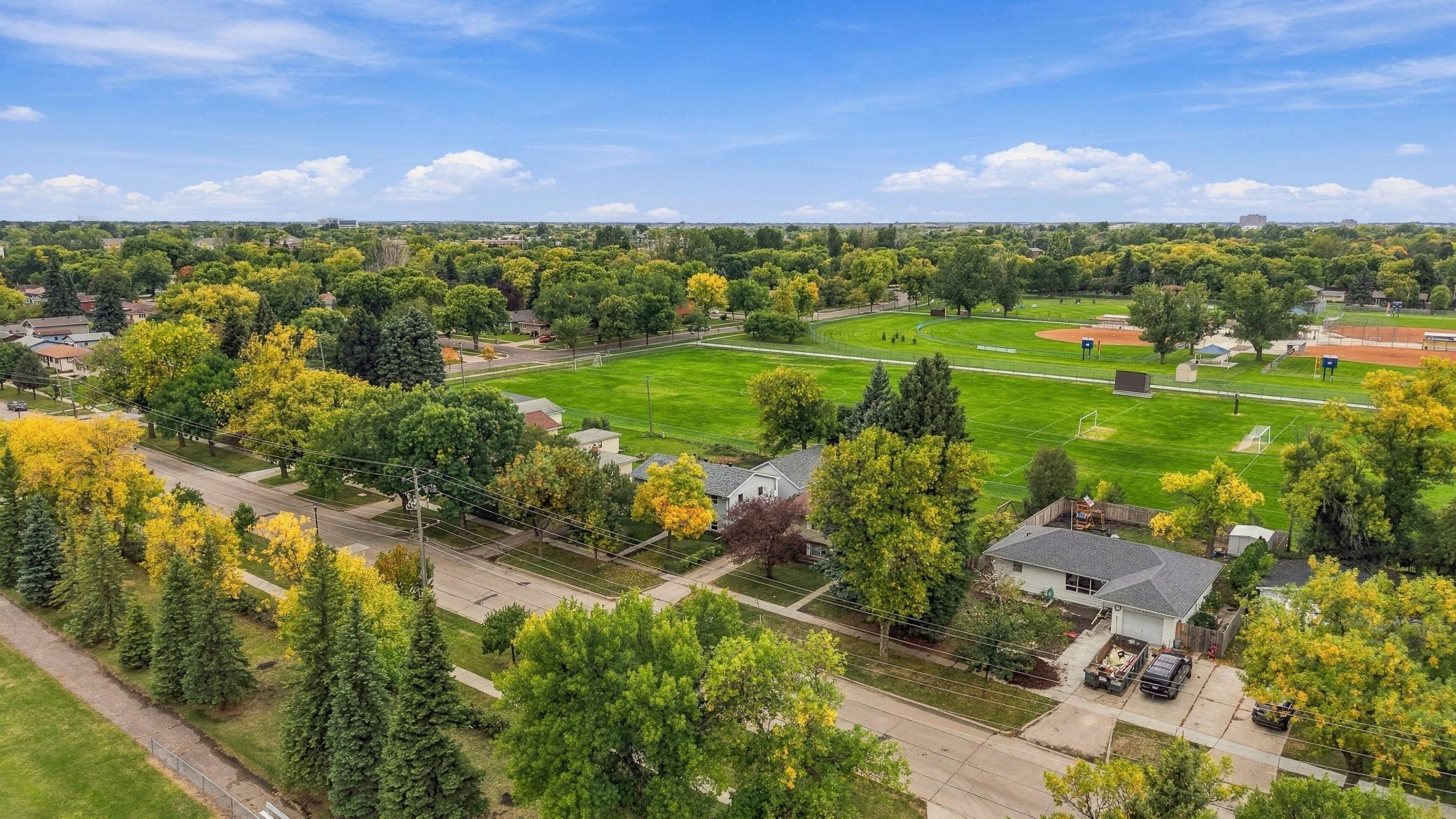 1967 single family home for sale at 1729 17th Street S in Fargo, ND — 4 bed, 2 bath (photo 29 of 31)
