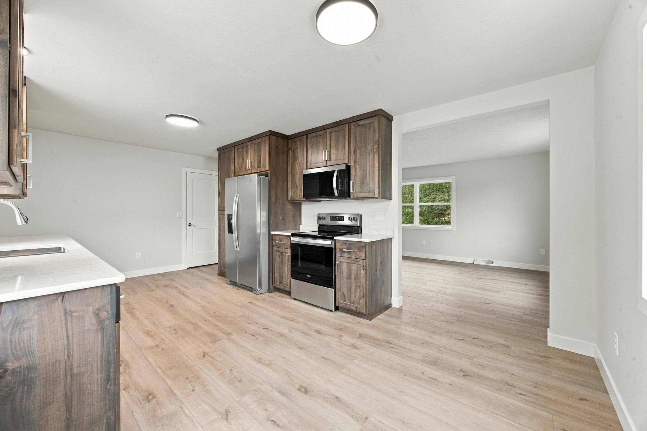 1967 single family home for sale at 1729 17th Street S in Fargo, ND — 4 bed, 2 bath (photo 7 of 31)
