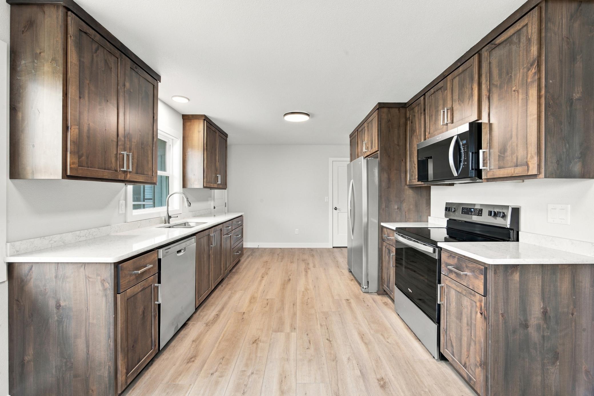 1967 single family home for sale at 1729 17th Street S in Fargo, ND — 4 bed, 2 bath (photo 8 of 31)