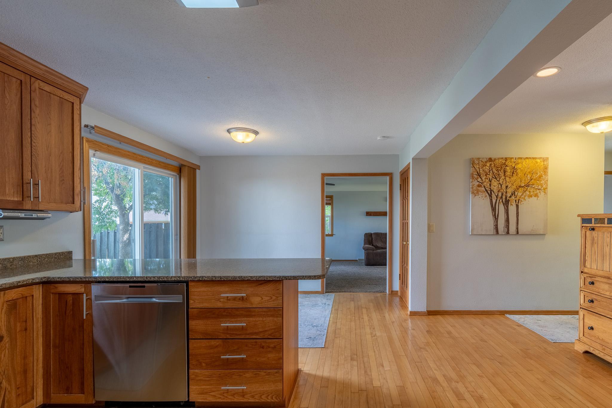 1961 single family home for sale at 913 Park Drive S in Fargo, ND — 5 bed, 4 bath (photo 13 of 52)
