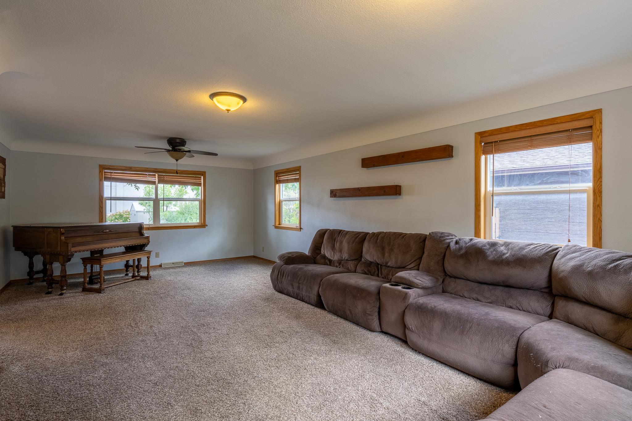 1961 single family home for sale at 913 Park Drive S in Fargo, ND — 5 bed, 4 bath (photo 17 of 52)