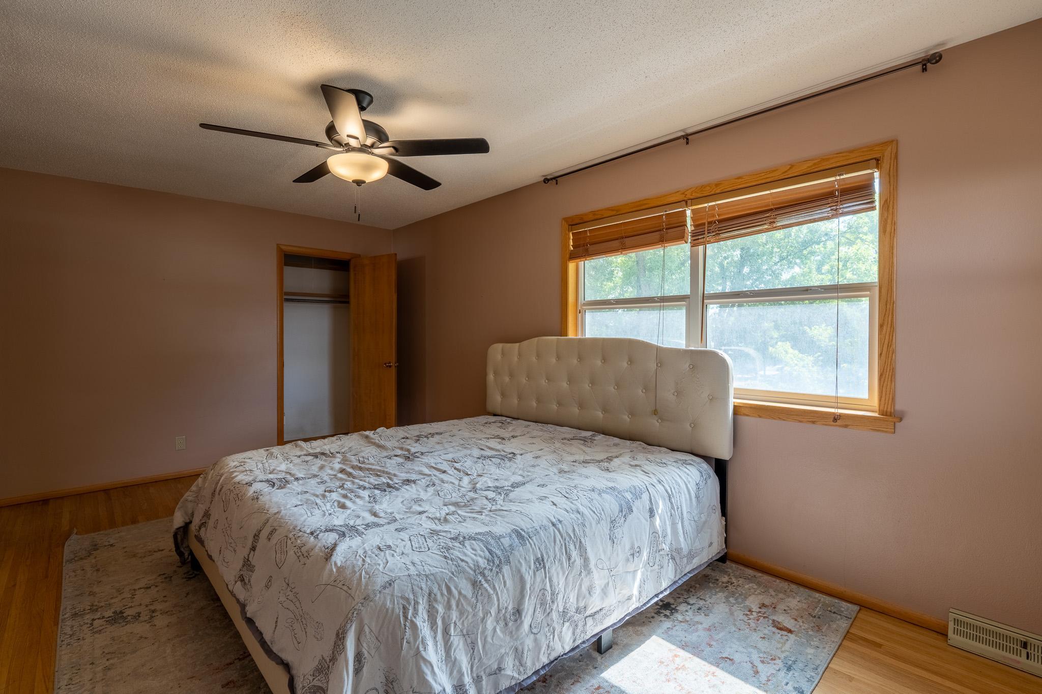 1961 single family home for sale at 913 Park Drive S in Fargo, ND — 5 bed, 4 bath (photo 21 of 52)