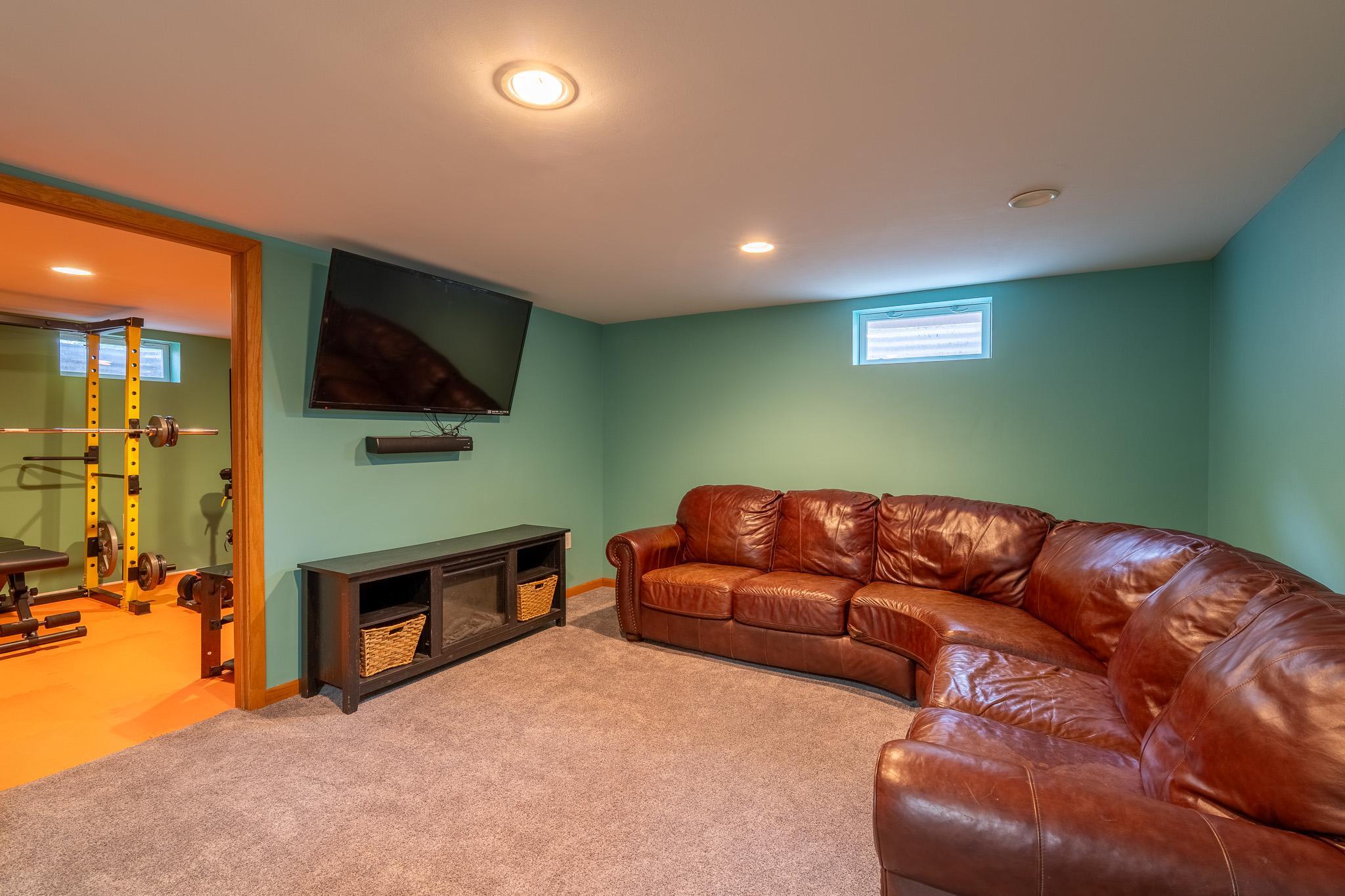 1961 single family home for sale at 913 Park Drive S in Fargo, ND — 5 bed, 4 bath (photo 35 of 52)