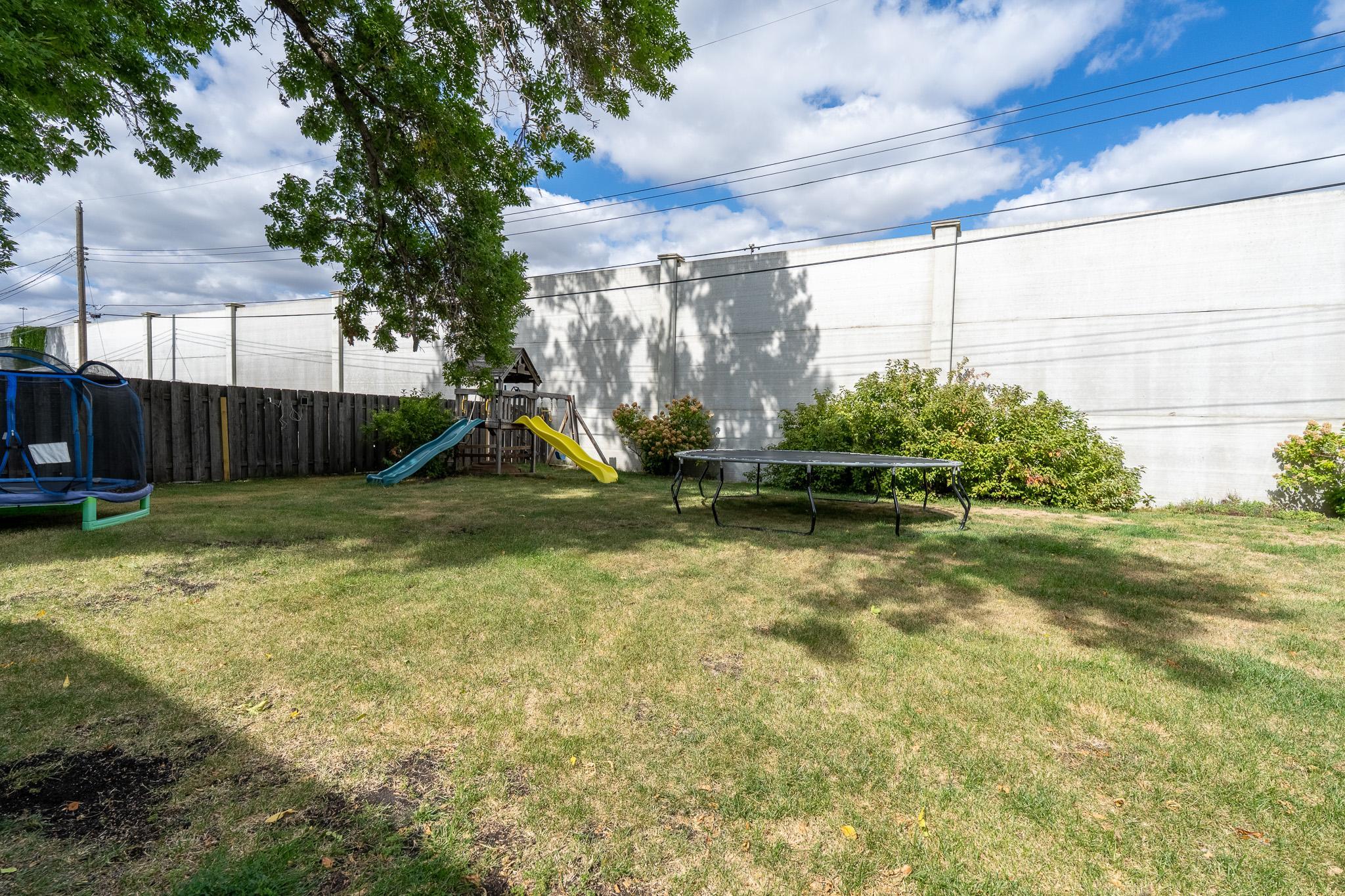 1961 single family home for sale at 913 Park Drive S in Fargo, ND — 5 bed, 4 bath (photo 42 of 52)