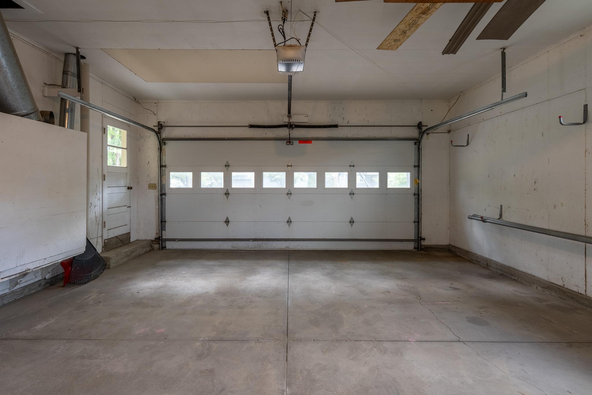 1961 single family home for sale at 913 Park Drive S in Fargo, ND — 5 bed, 4 bath (photo 48 of 52)
