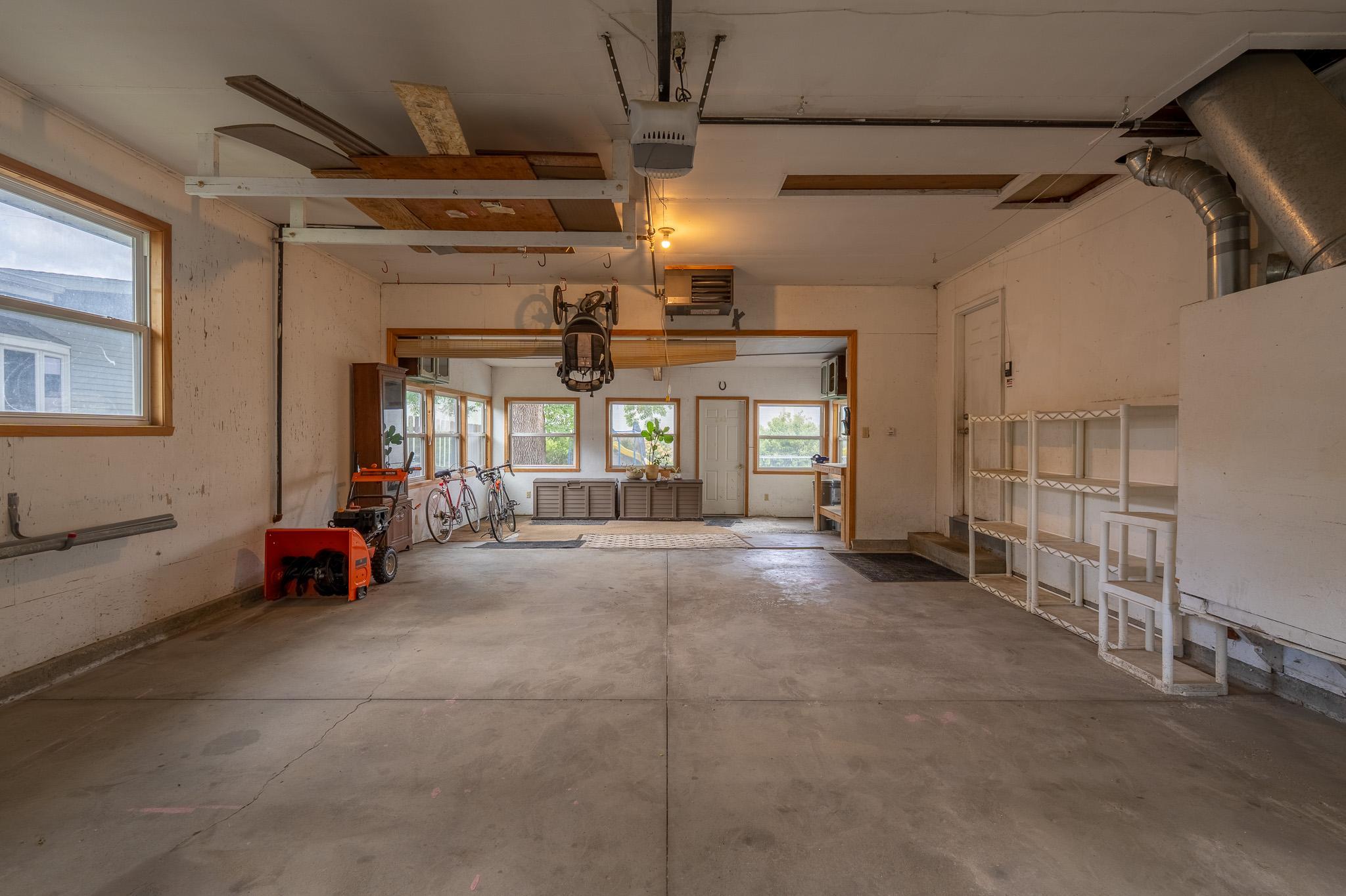 1961 single family home for sale at 913 Park Drive S in Fargo, ND — 5 bed, 4 bath (photo 50 of 52)