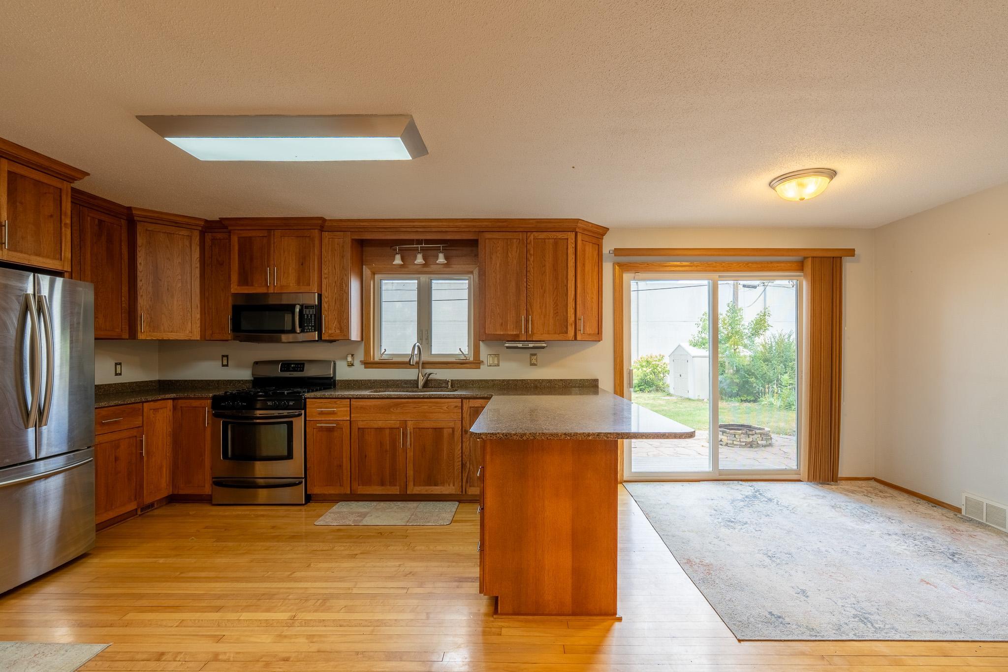 1961 single family home for sale at 913 Park Drive S in Fargo, ND — 5 bed, 4 bath (photo 9 of 52)