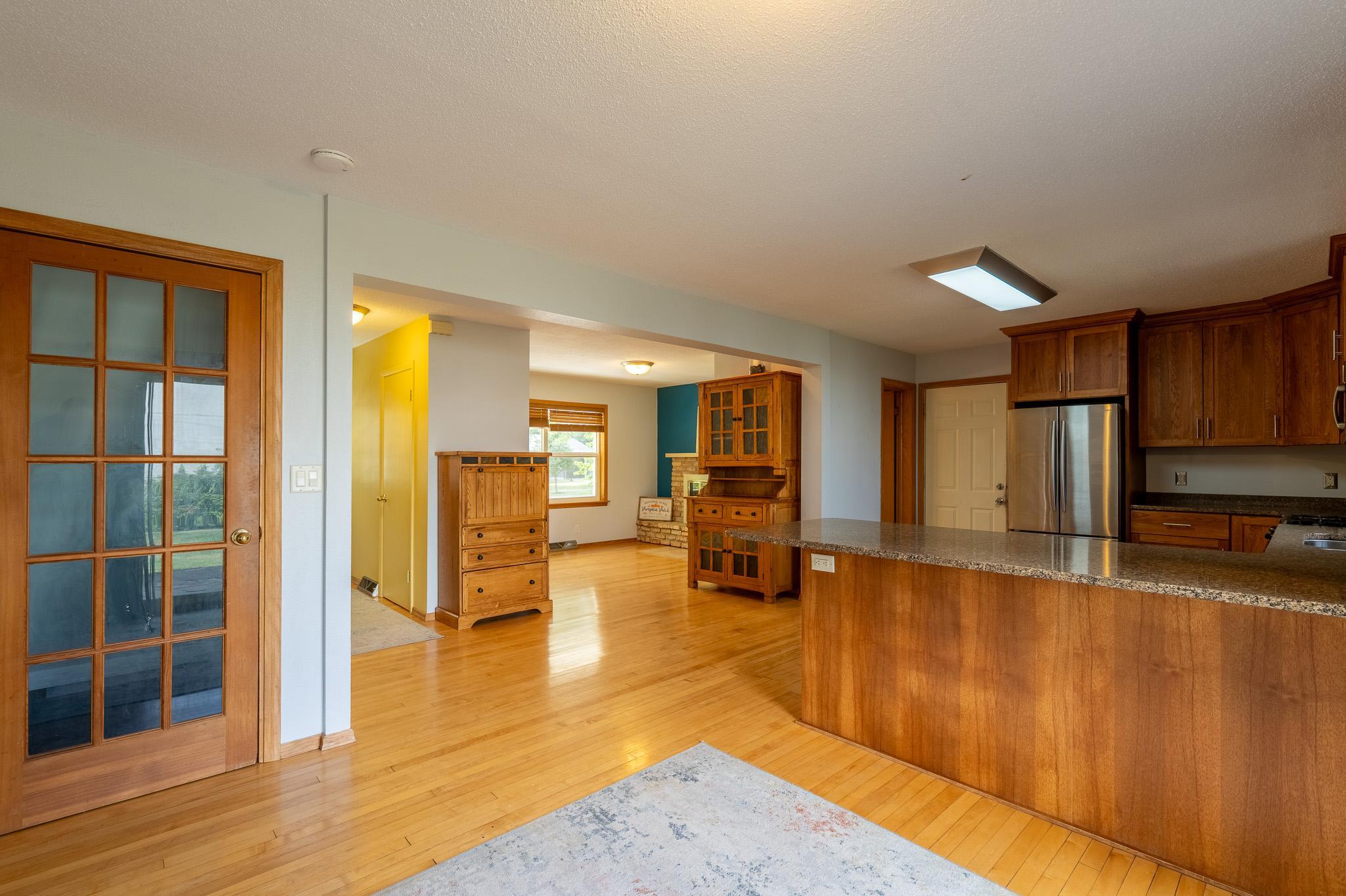 1961 single family home for sale at 913 Park Drive S in Fargo, ND — 5 bed, 4 bath (photo 10 of 52)
