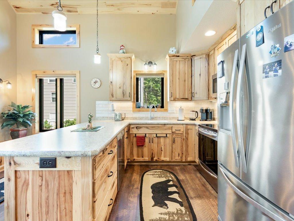 2023 single family home for sale at 10531 E Cree Bay Circle in Pequot Lakes, MN — 2 bed, 2 bath (photo 5 of 42)