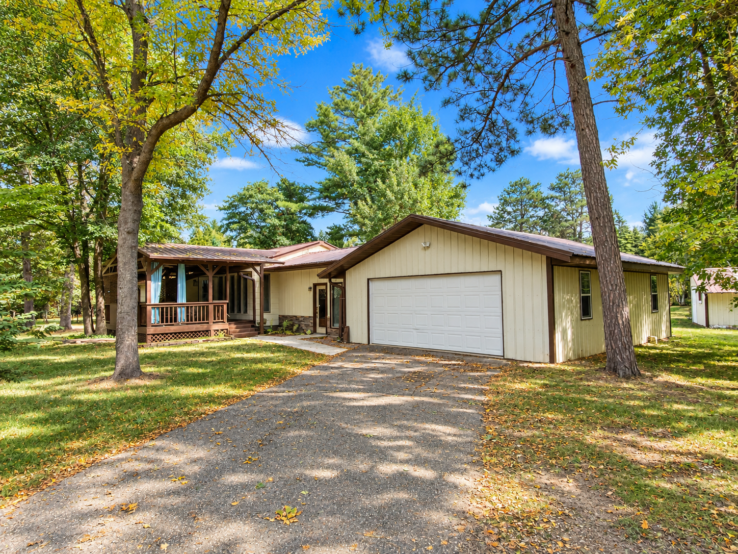 1997 single family home for sale at 22838 Glenhaven Drive in Nevis, MN — 3 bed, 3 bath (photo 4 of 38)