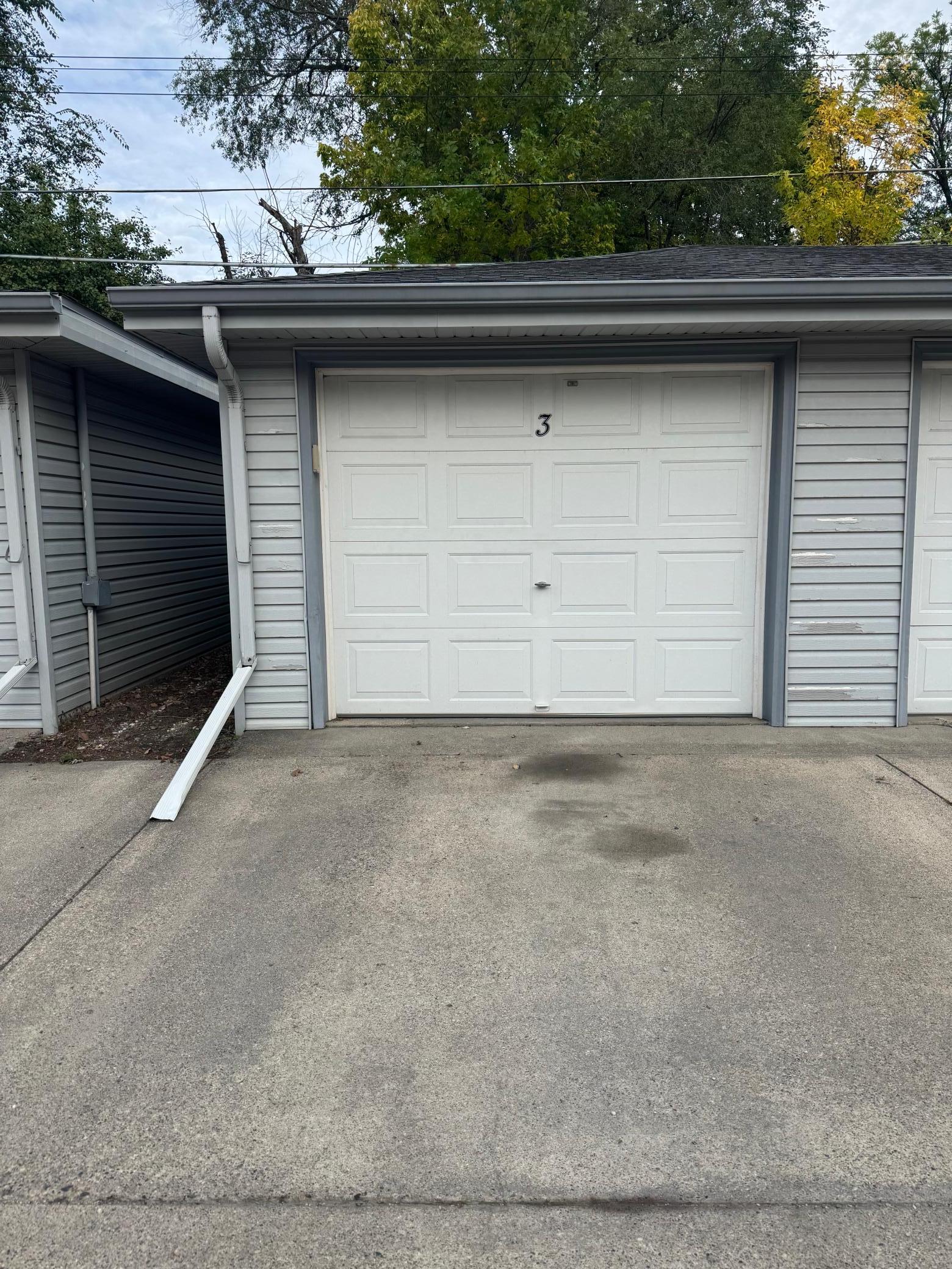 1959 triplex for sale at 1225 10th Street N in Fargo, ND — 2 bed, 1 bath (photo 3 of 18)