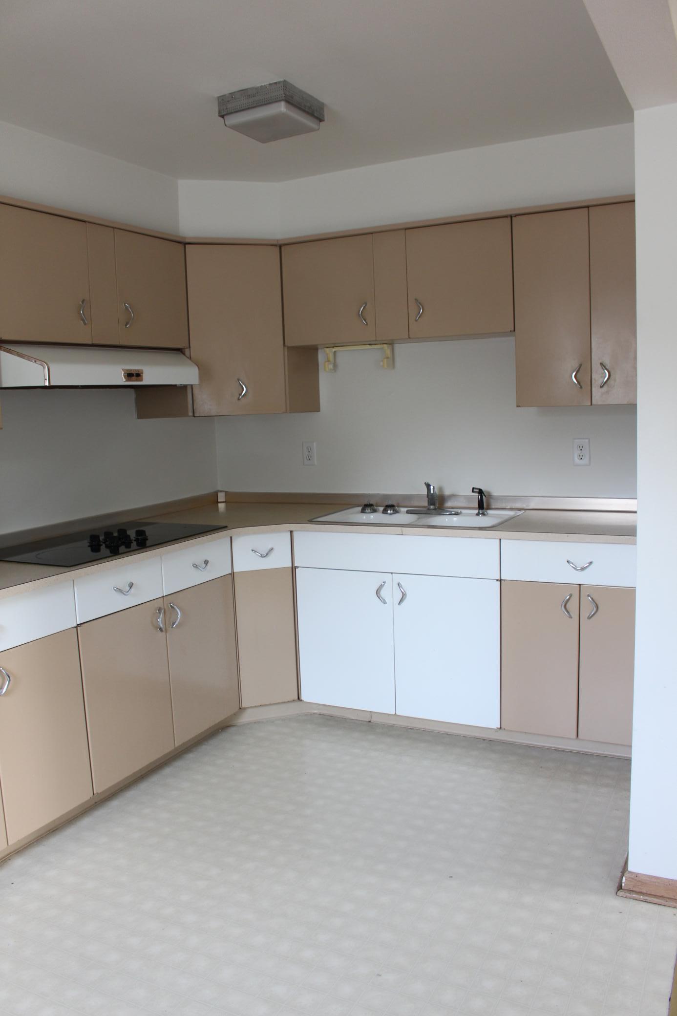 1959 triplex for sale at 1225 10th Street N in Fargo, ND — 2 bed, 1 bath (photo 10 of 18)