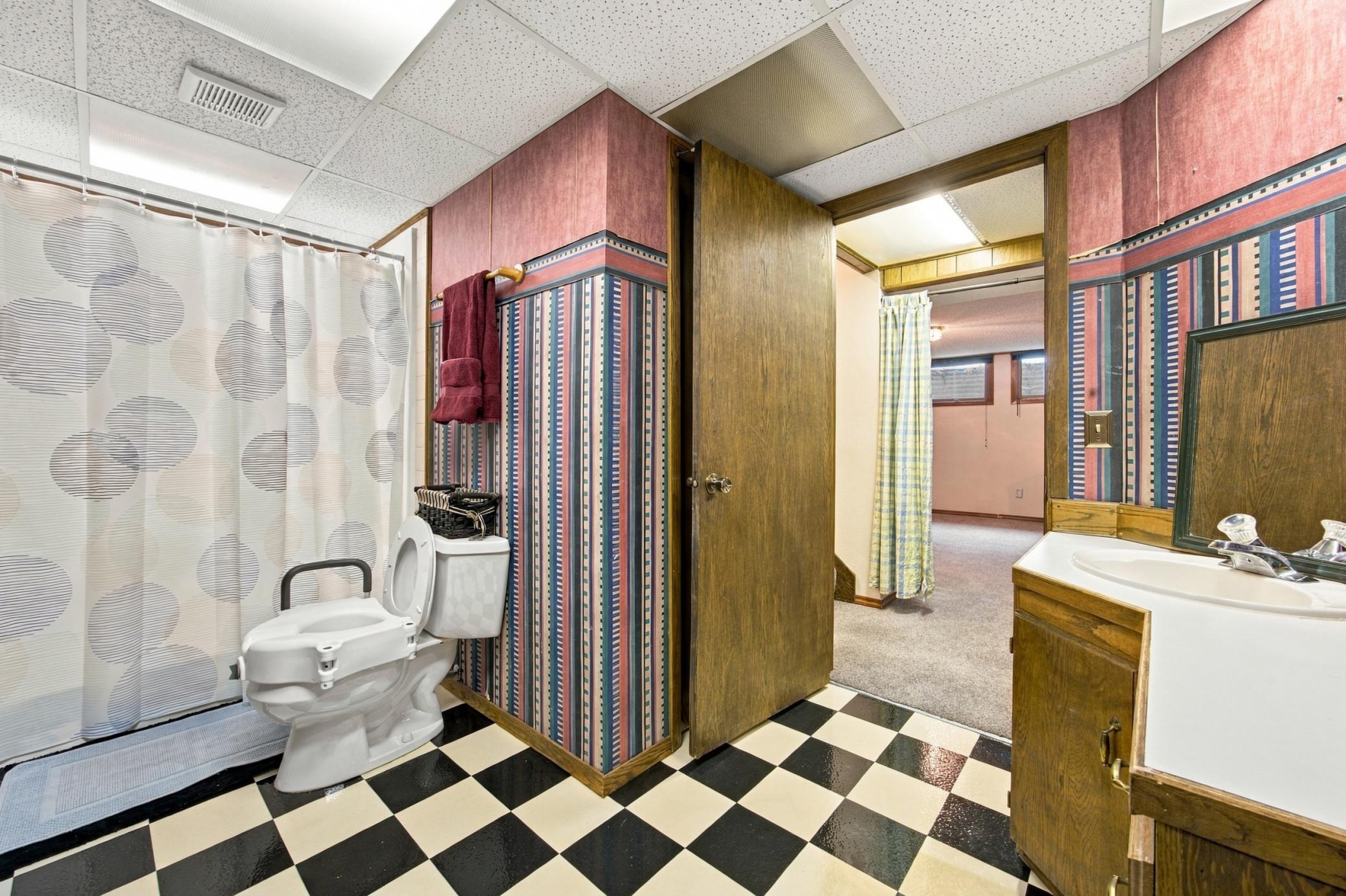 1973 townhouse for sale at 3232 2nd Street N in Fargo, ND — 3 bed, 3 bath (photo 22 of 27)