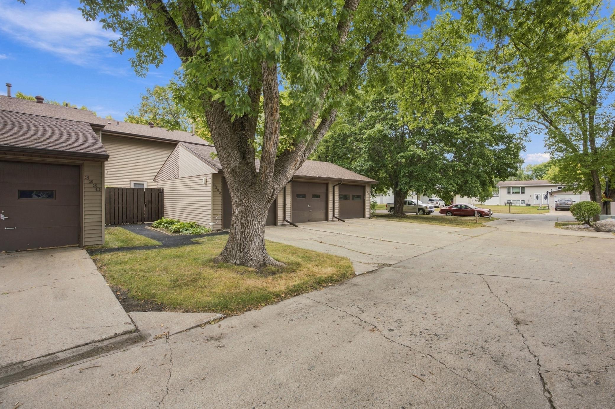 1973 townhouse for sale at 3232 2nd Street N in Fargo, ND — 3 bed, 3 bath (photo 27 of 27)
