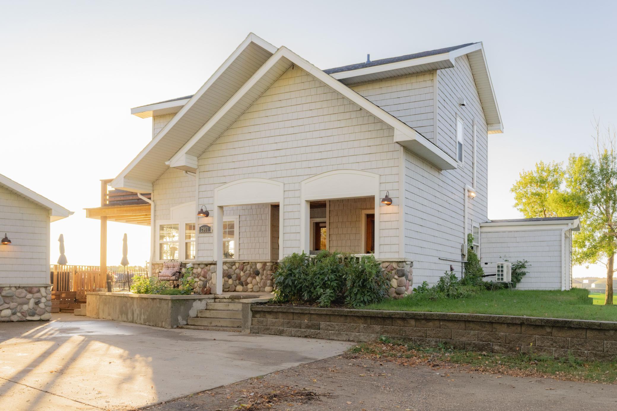 1958 single family home for sale at 2981 E Lakeside Road in Jamestown, ND — 3 bed, 2 bath