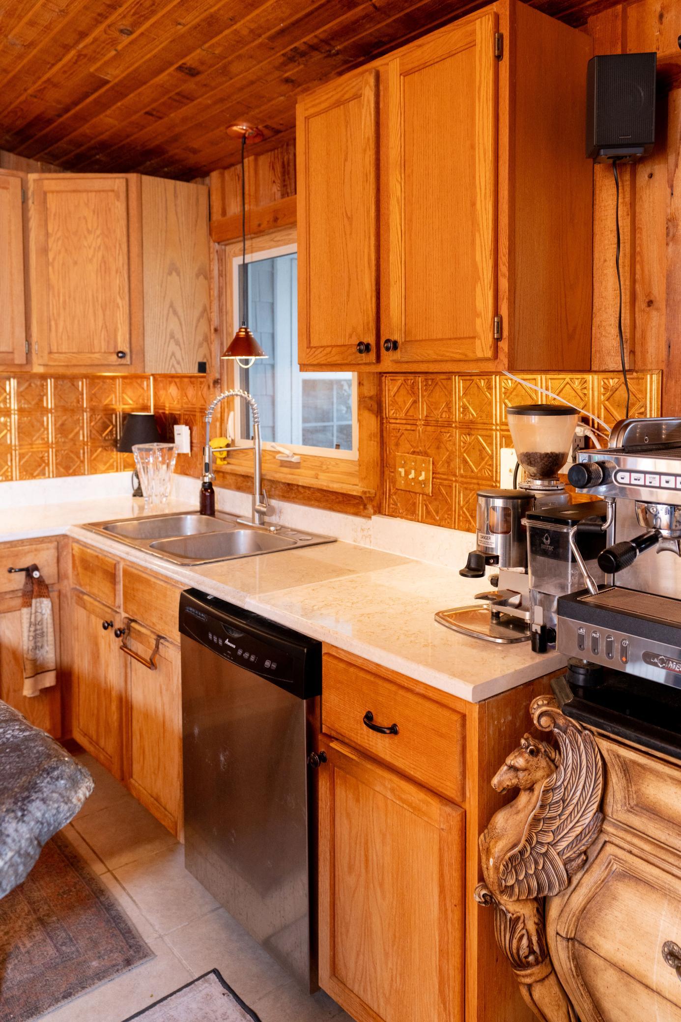 1958 single family home for sale at 2981 E Lakeside Road in Jamestown, ND — 3 bed, 2 bath (photo 17 of 69)
