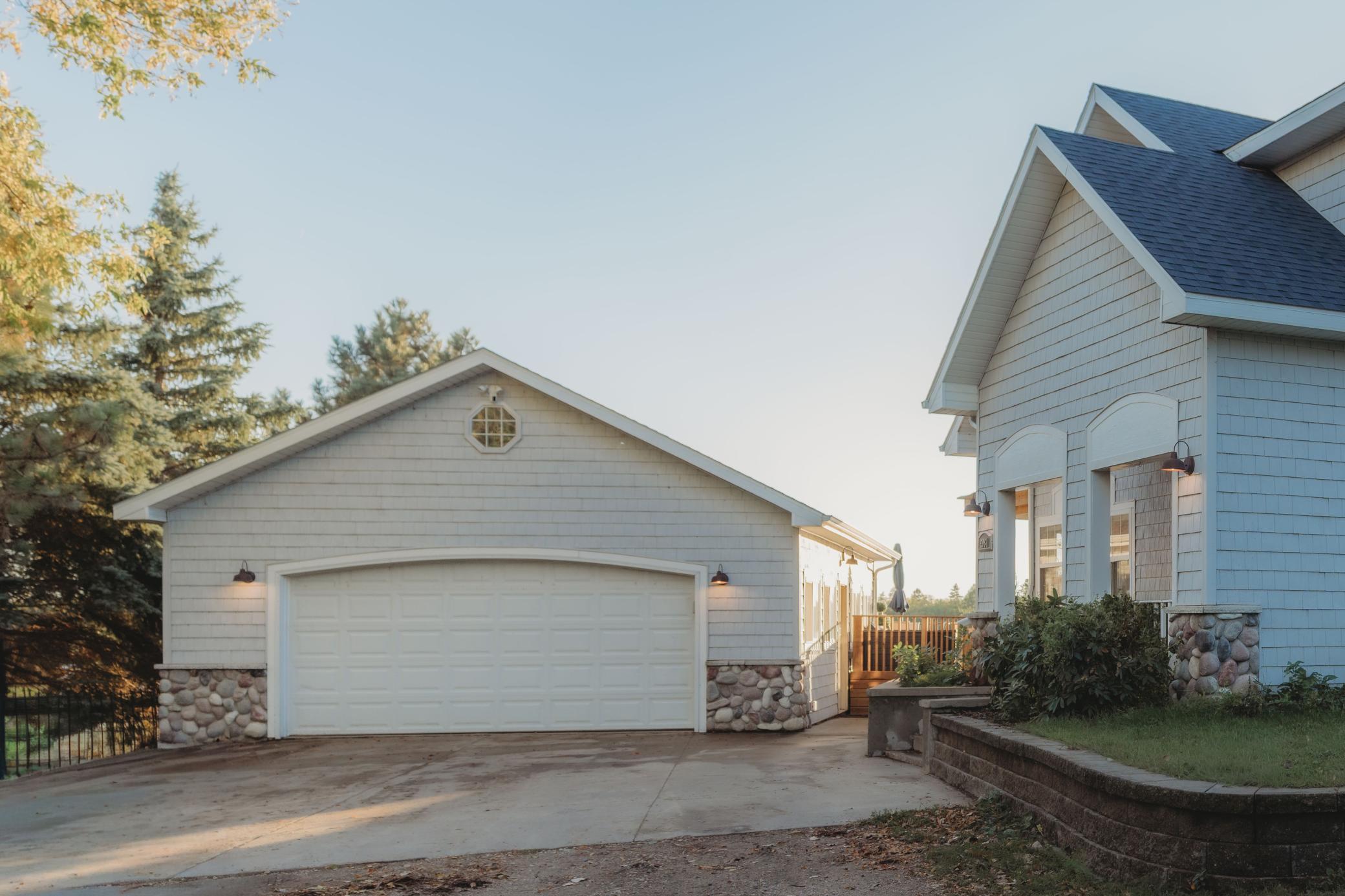 1958 single family home for sale at 2981 E Lakeside Road in Jamestown, ND — 3 bed, 2 bath (photo 55 of 69)