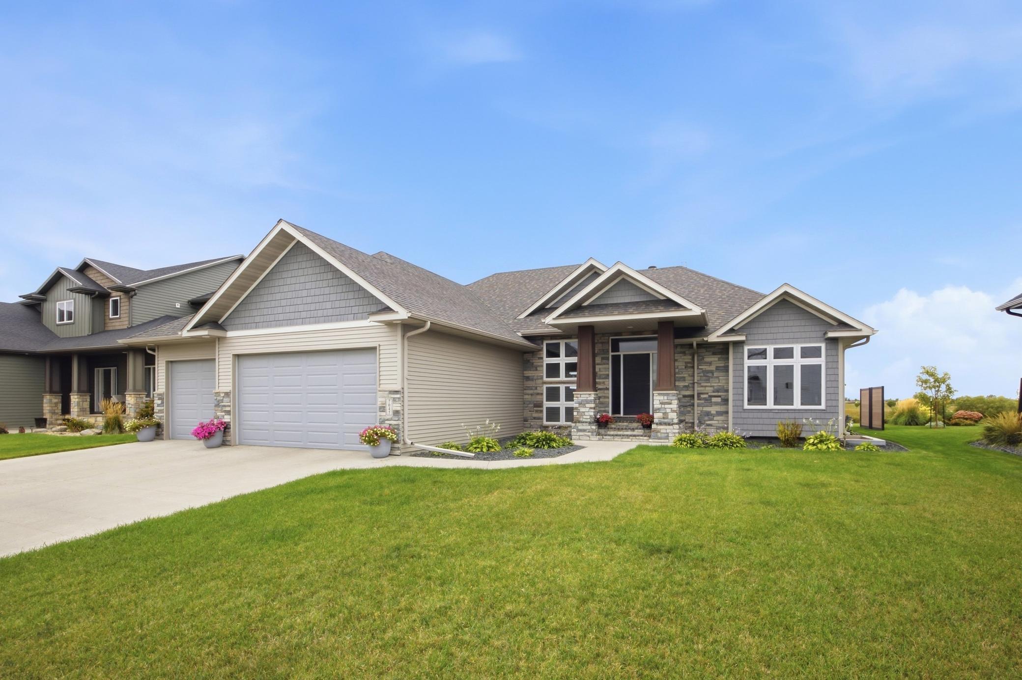 2015 single family home for sale at 7045 Golden Valley Parkway S in Fargo, ND — 6 bed, 3 bath (photo 2 of 67)
