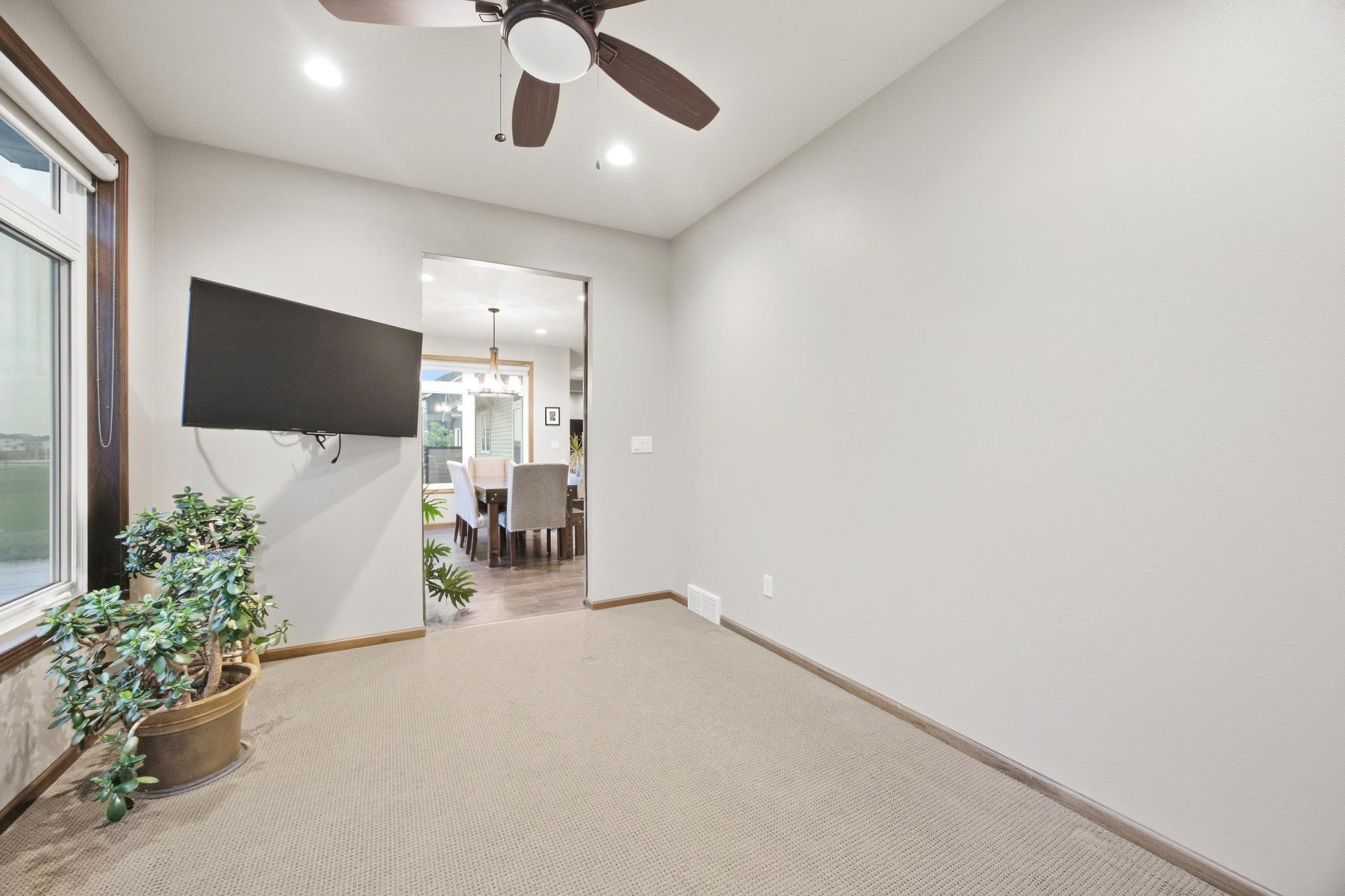 2015 single family home for sale at 7045 Golden Valley Parkway S in Fargo, ND — 6 bed, 3 bath (photo 20 of 67)