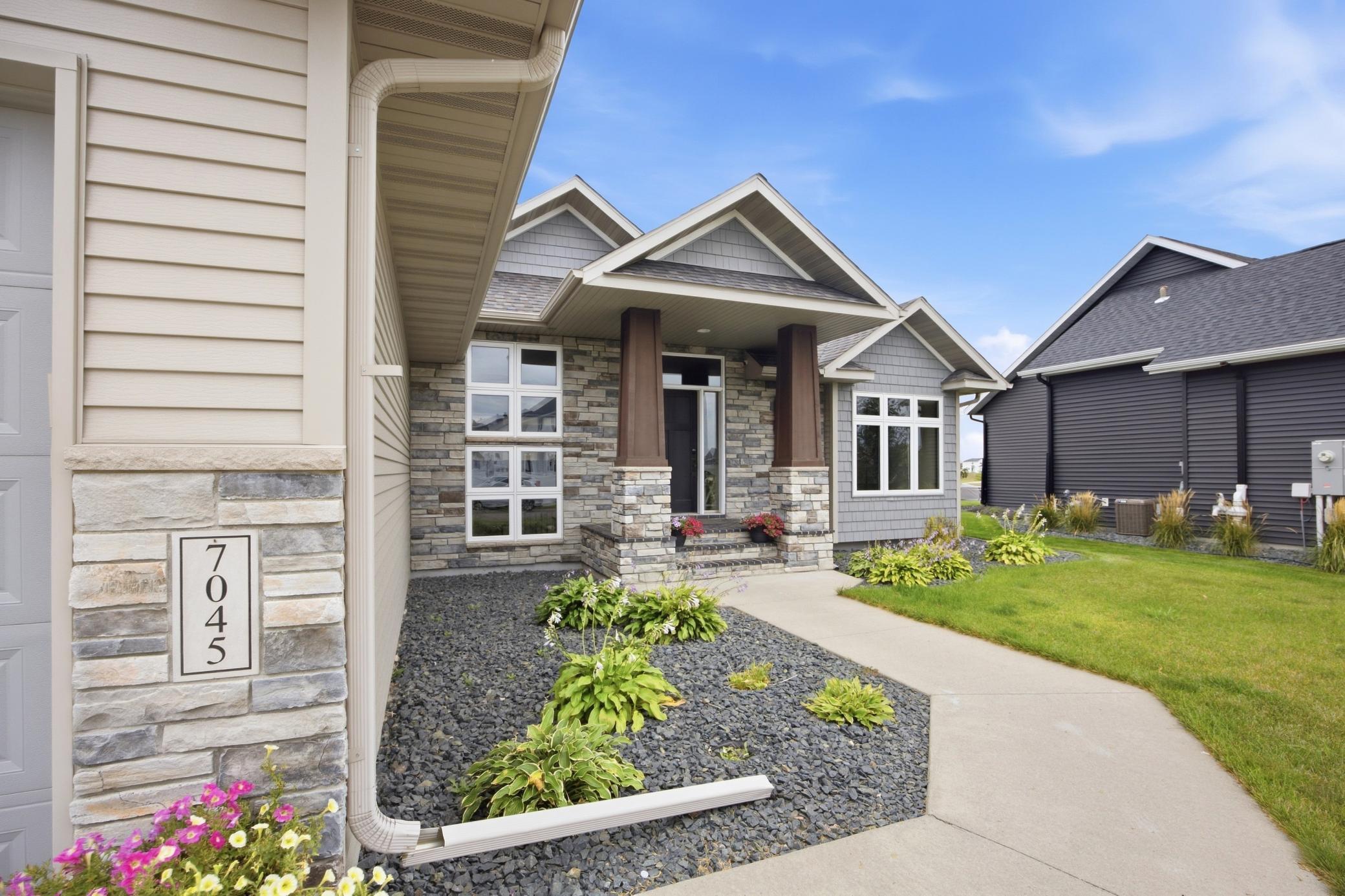 2015 single family home for sale at 7045 Golden Valley Parkway S in Fargo, ND — 6 bed, 3 bath (photo 3 of 67)