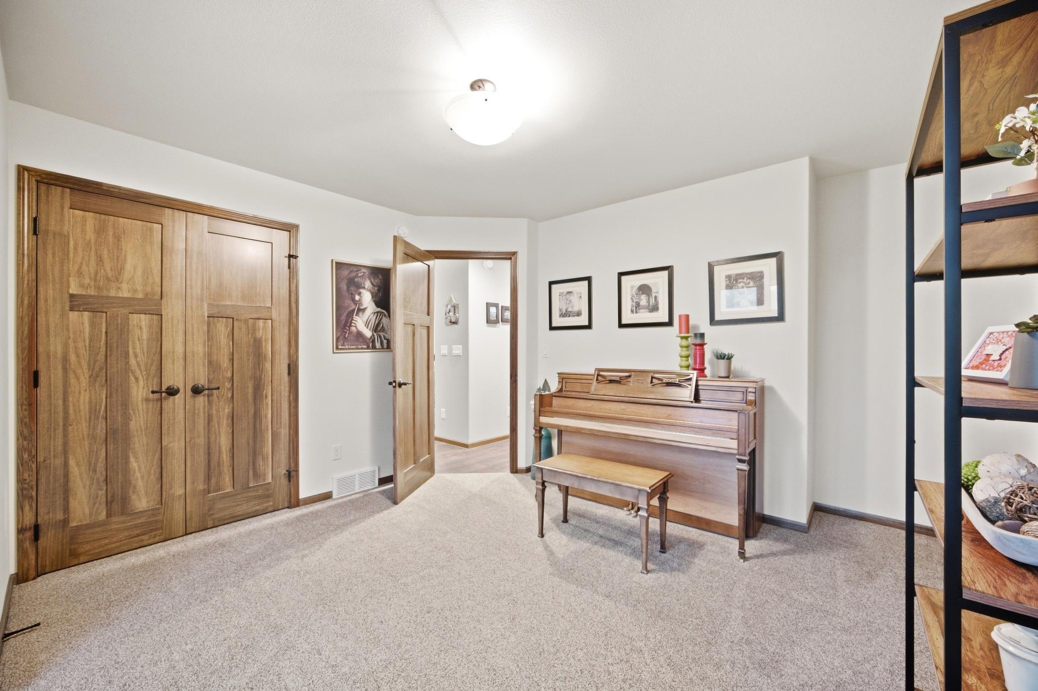 2015 single family home for sale at 7045 Golden Valley Parkway S in Fargo, ND — 6 bed, 3 bath (photo 22 of 67)