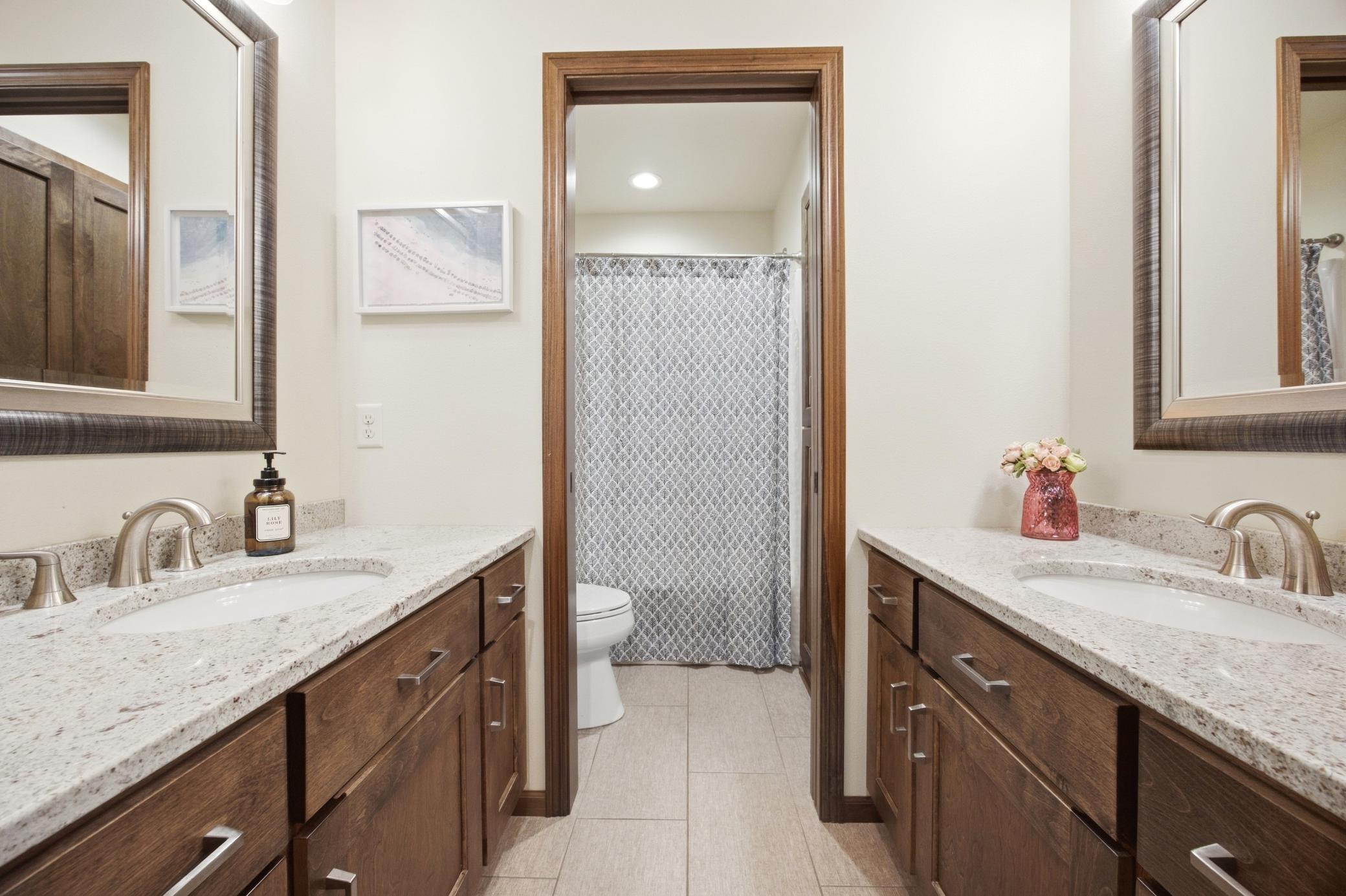2015 single family home for sale at 7045 Golden Valley Parkway S in Fargo, ND — 6 bed, 3 bath (photo 25 of 67)
