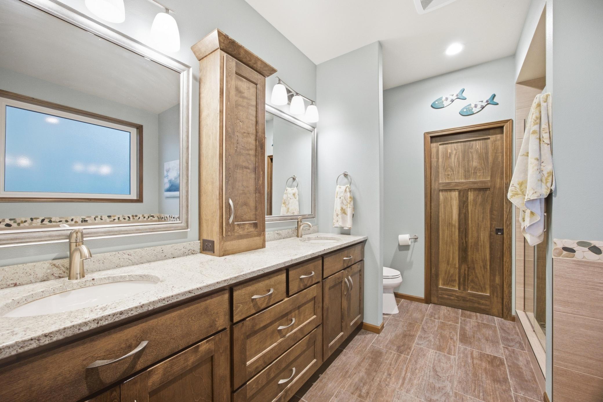2015 single family home for sale at 7045 Golden Valley Parkway S in Fargo, ND — 6 bed, 3 bath (photo 32 of 67)