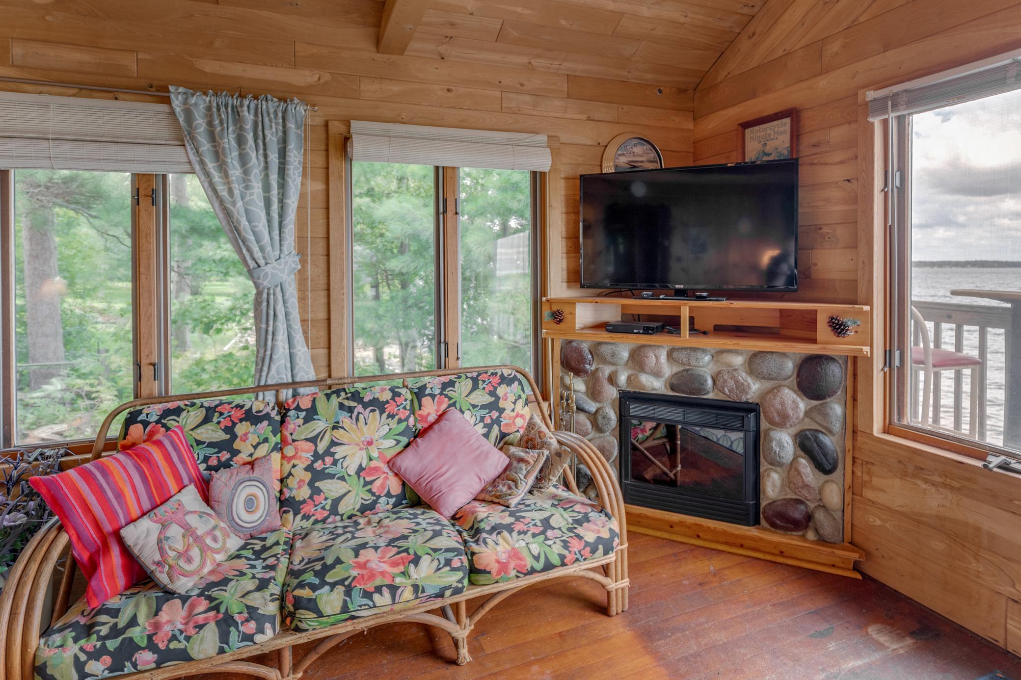 1960 single family home for sale at 4444 Mission Road in Nisswa, MN — 1 bed, 2 bath (photo 9 of 31)