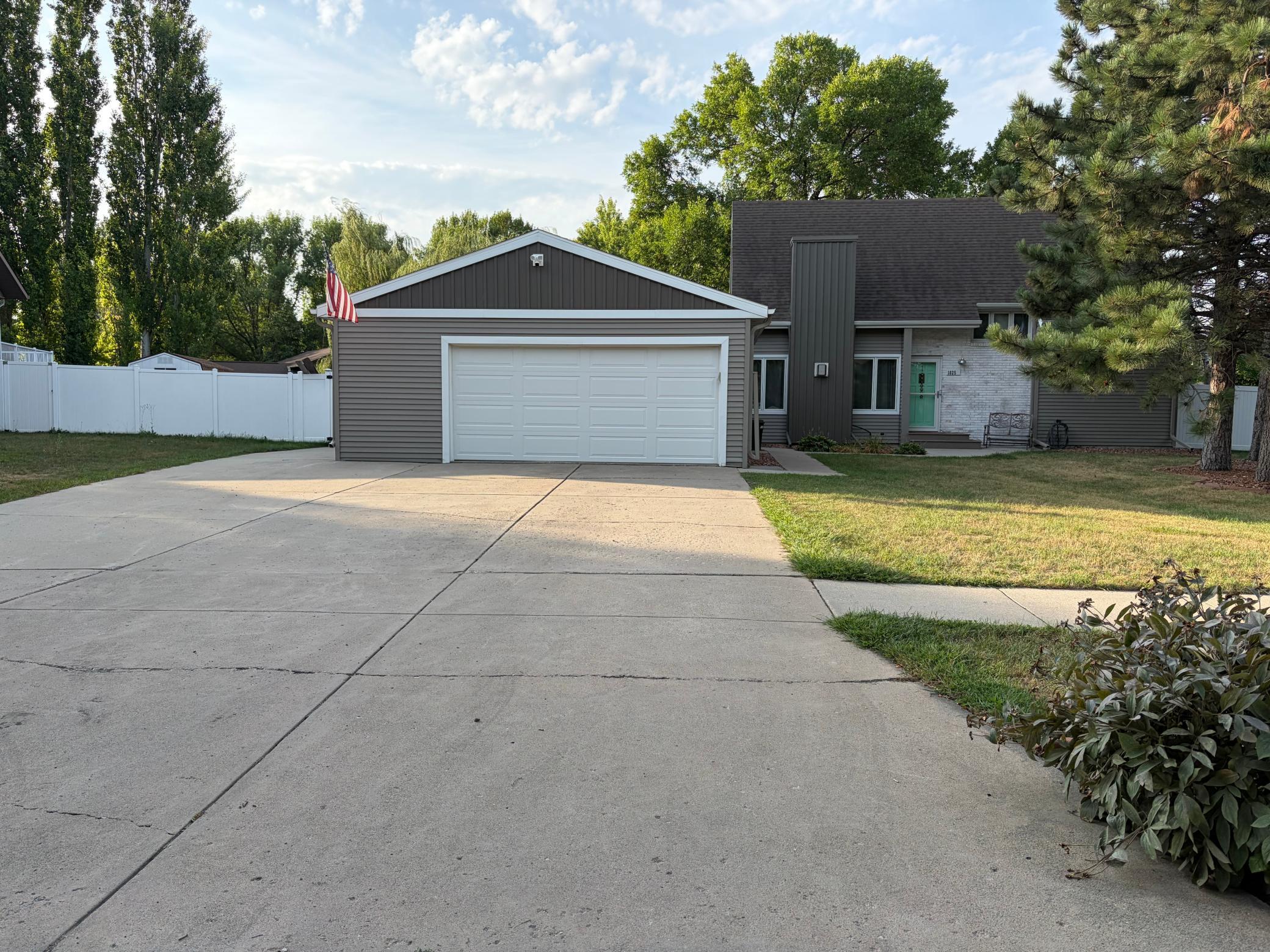 1977 single family home for sale at 1825 Prairie Lane S in Fargo, ND — 4 bed, 3 bath