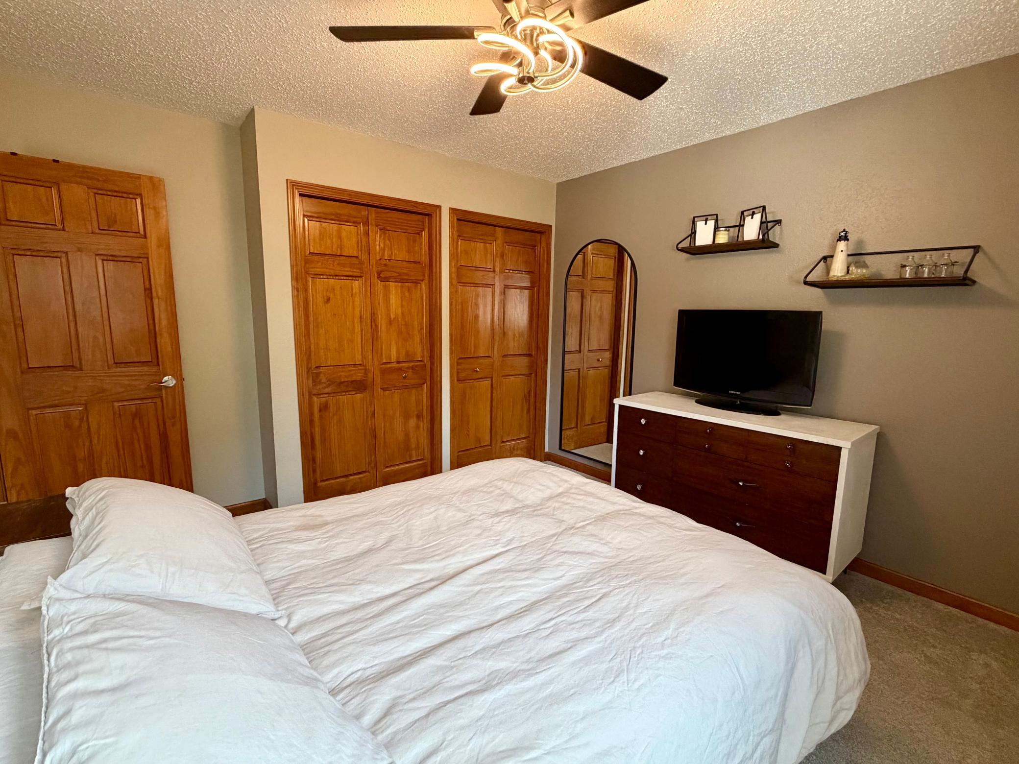 1977 single family home for sale at 1825 Prairie Lane S in Fargo, ND — 4 bed, 3 bath (photo 11 of 32)