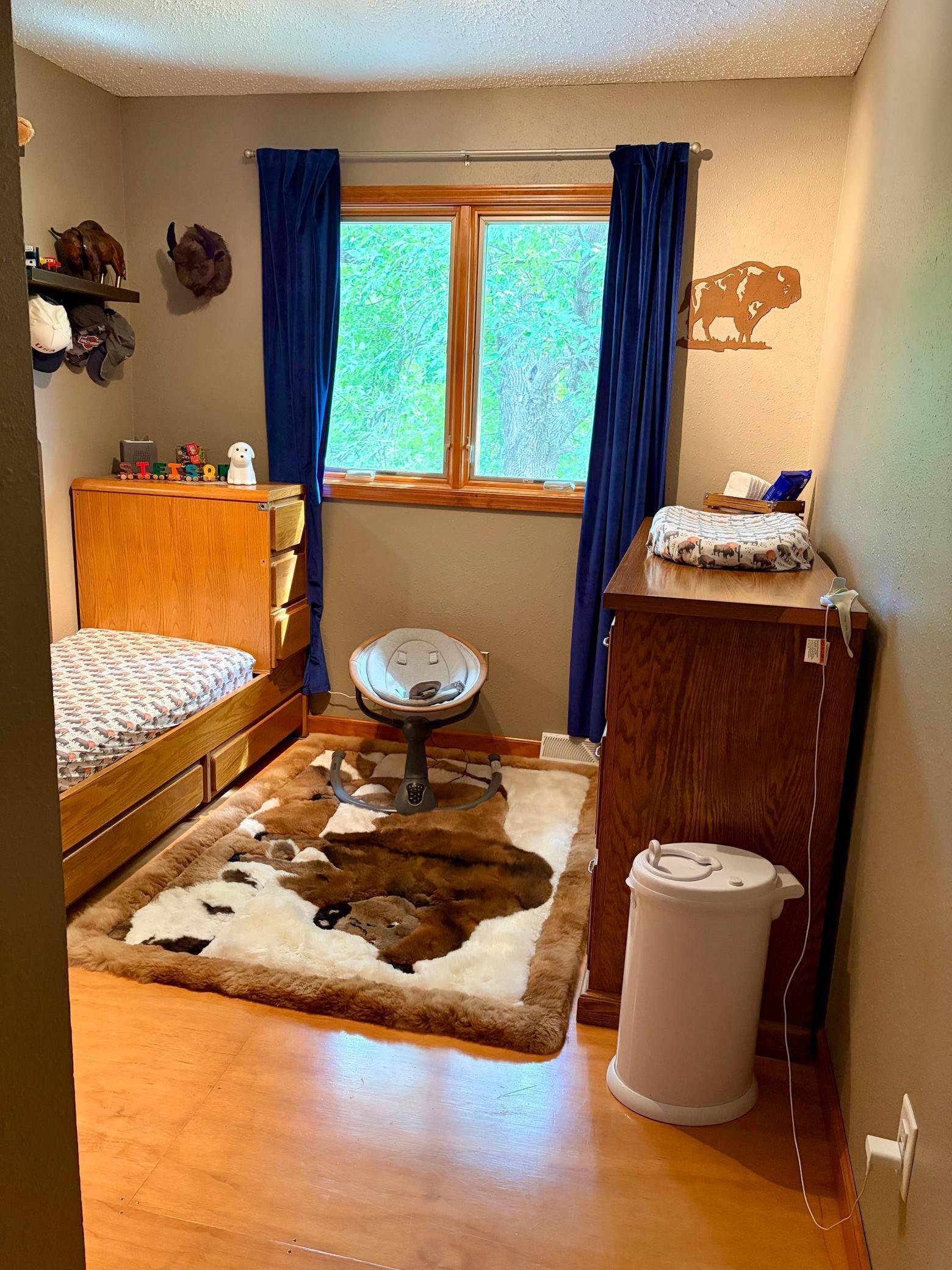 1977 single family home for sale at 1825 Prairie Lane S in Fargo, ND — 4 bed, 3 bath (photo 3 of 32)