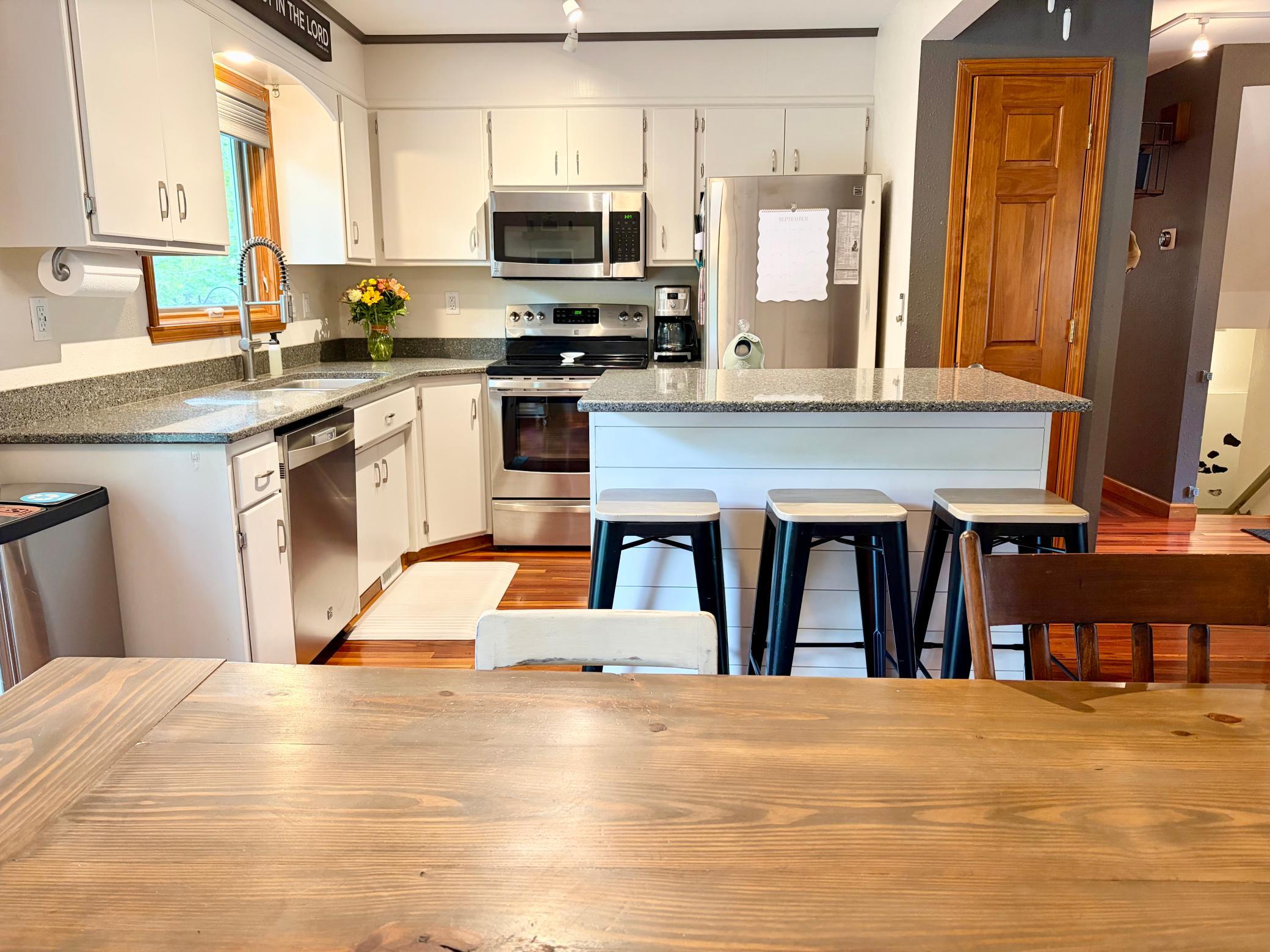1977 single family home for sale at 1825 Prairie Lane S in Fargo, ND — 4 bed, 3 bath (photo 21 of 32)
