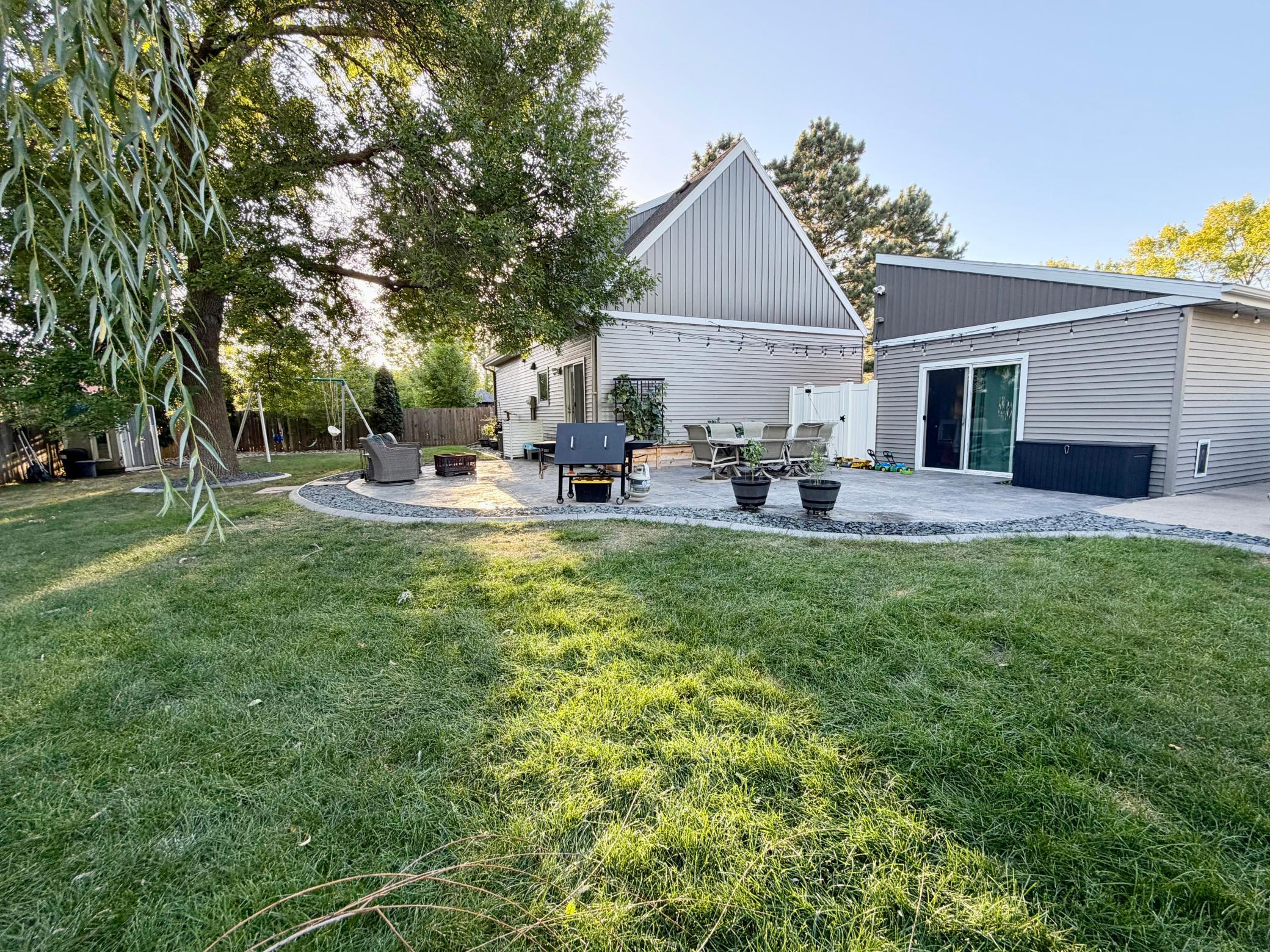 1977 single family home for sale at 1825 Prairie Lane S in Fargo, ND — 4 bed, 3 bath (photo 30 of 32)