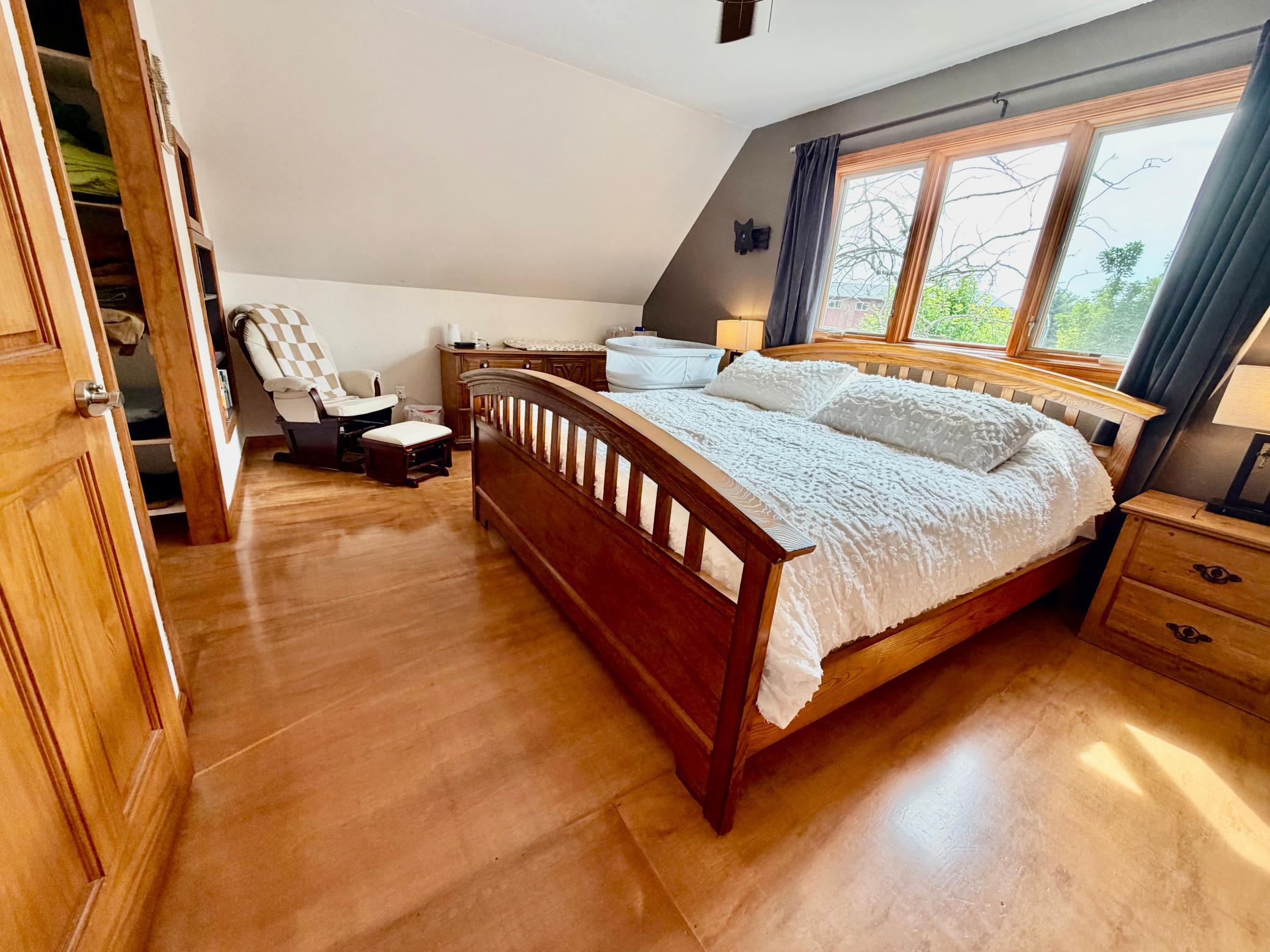 1977 single family home for sale at 1825 Prairie Lane S in Fargo, ND — 4 bed, 3 bath (photo 4 of 32)