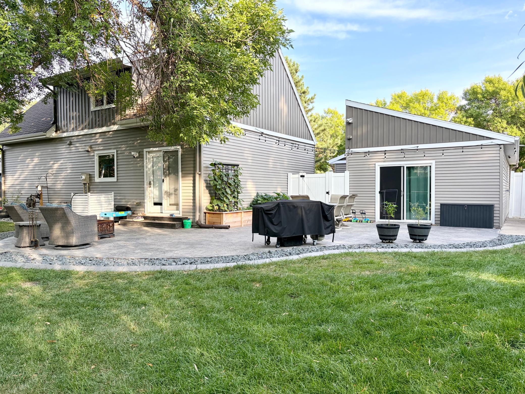 1977 single family home for sale at 1825 Prairie Lane S in Fargo, ND — 4 bed, 3 bath (photo 31 of 32)