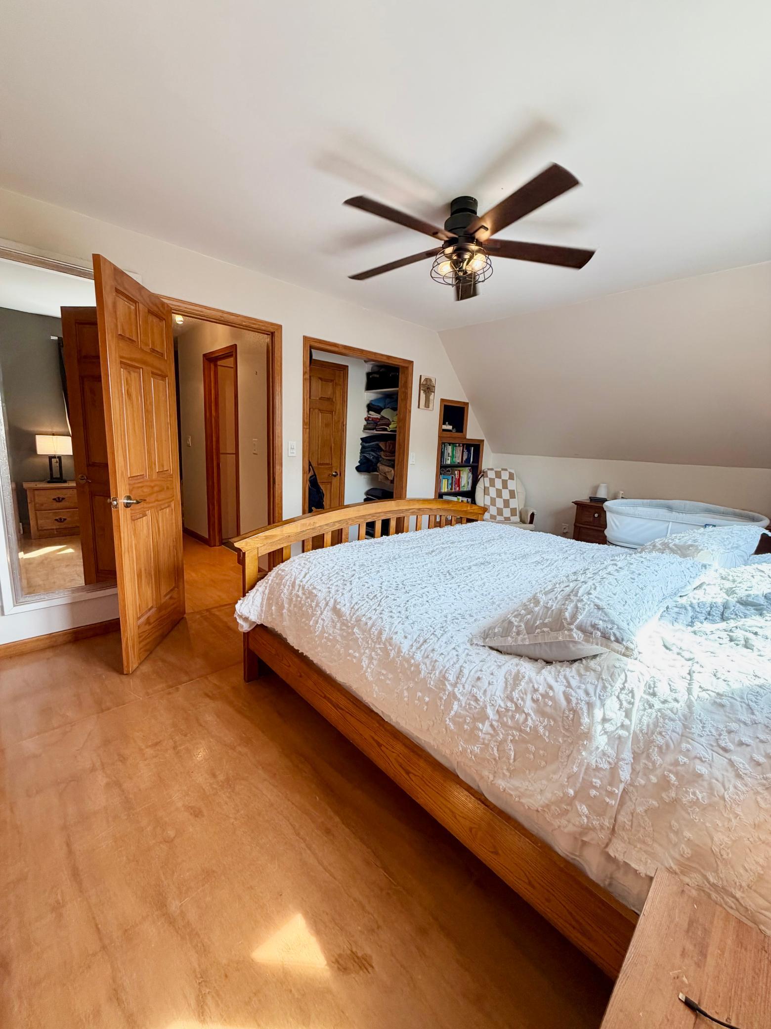1977 single family home for sale at 1825 Prairie Lane S in Fargo, ND — 4 bed, 3 bath (photo 6 of 32)